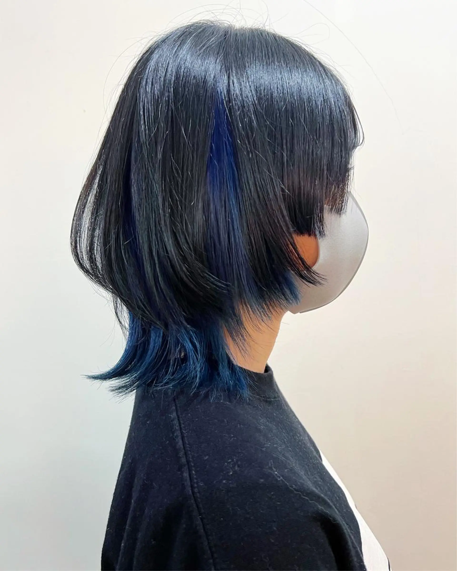 ミディアム カラー ブルーカラー ウルフカット カット フラム所属・WATANABE MISAKIのヘアスタイル