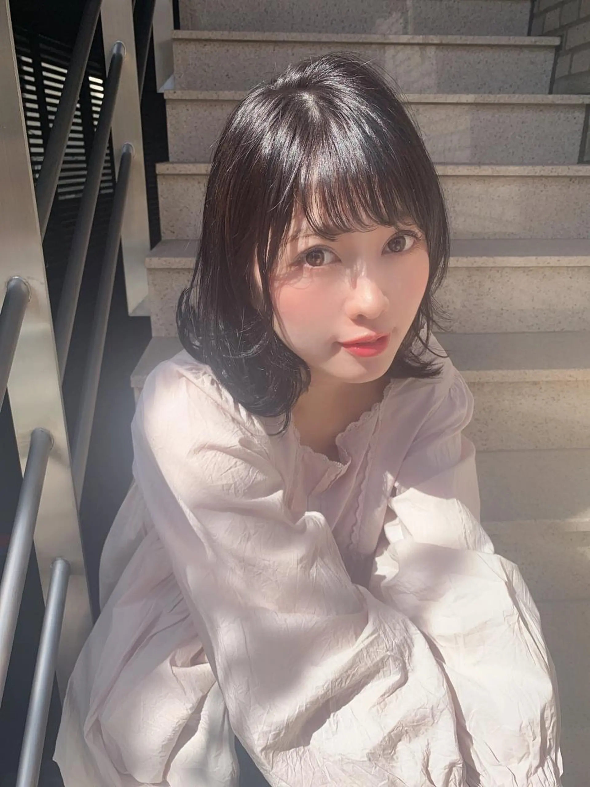 ミディアム ミディアムレイヤー レイヤーカット ヘアカラー トリートメント chama レイヤーカットのヘアスタイル