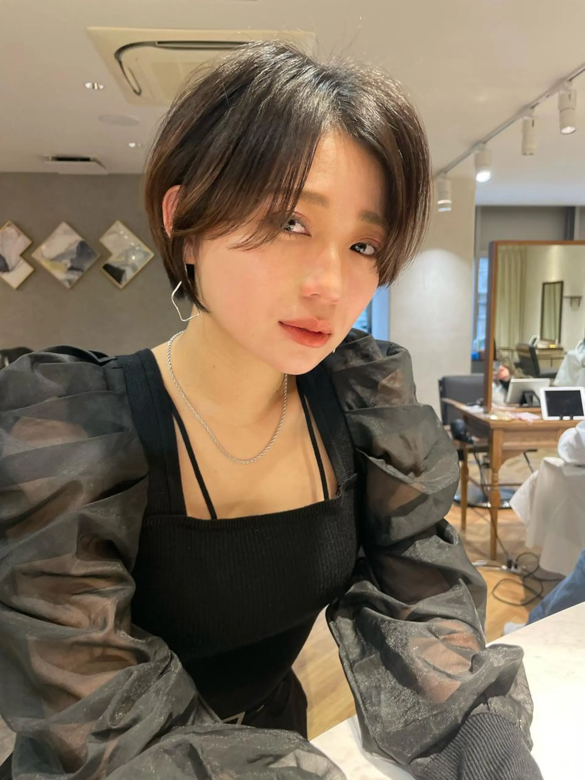 ショート カラー ショートボブ ブルーカラー ボブ 顔周りカット ショートヘア カット ヘアカラー トリートメント 💛ハイトーン× カット LEON🩶のヘアスタイル