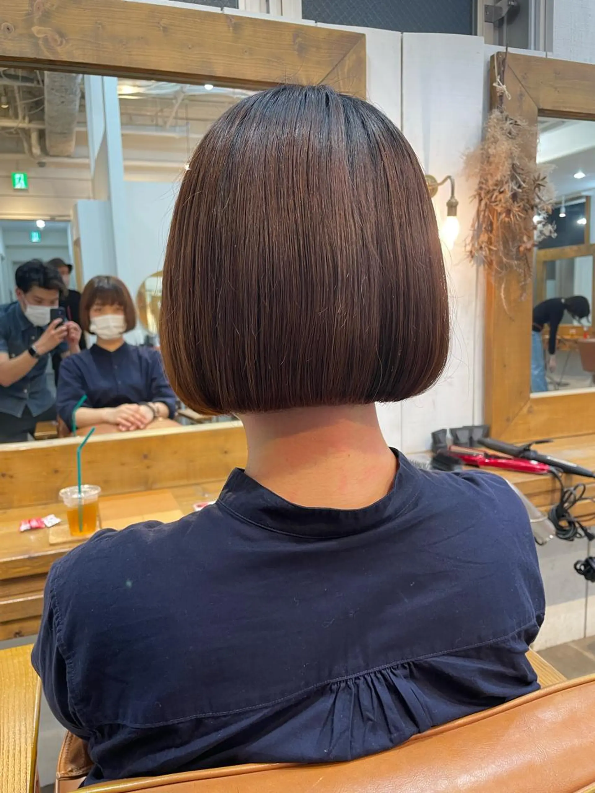 ショート カラー ショートレイヤー 丸みショート グラデーションカラー くびれヘア くせ毛 カット ヘアカラー トリートメント newline銀座所属・銀座ショート/ 大人ショート/金子涼のヘアスタイル