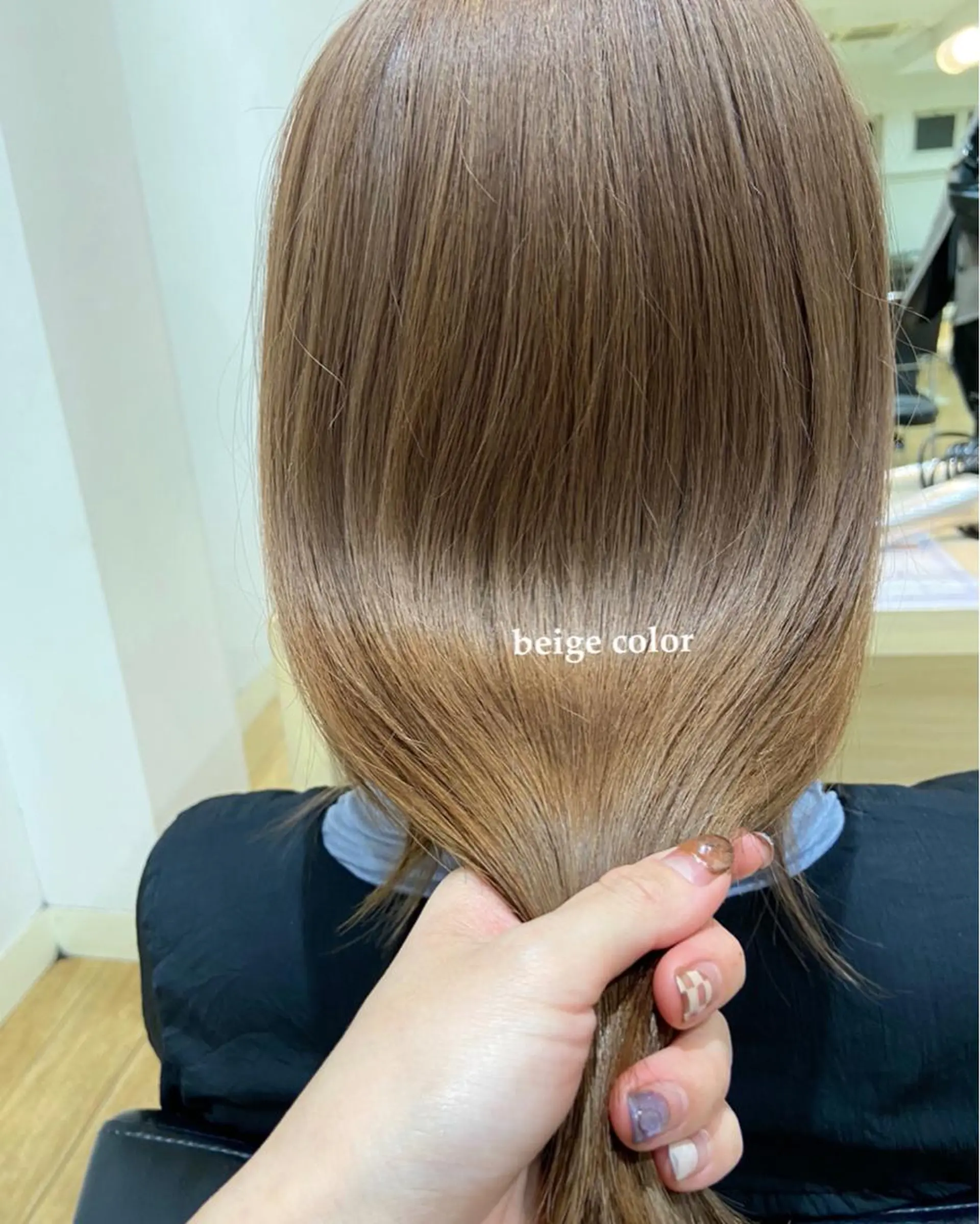 カラー ベージュカラー ブリーチ 艶髪 富永　美玖のヘアスタイル