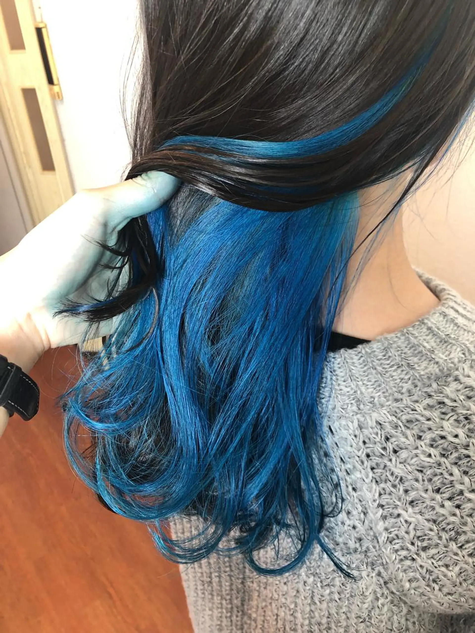 ロング カラー ブリーチ ブルーカラー 是枝 さくらのヘアスタイル