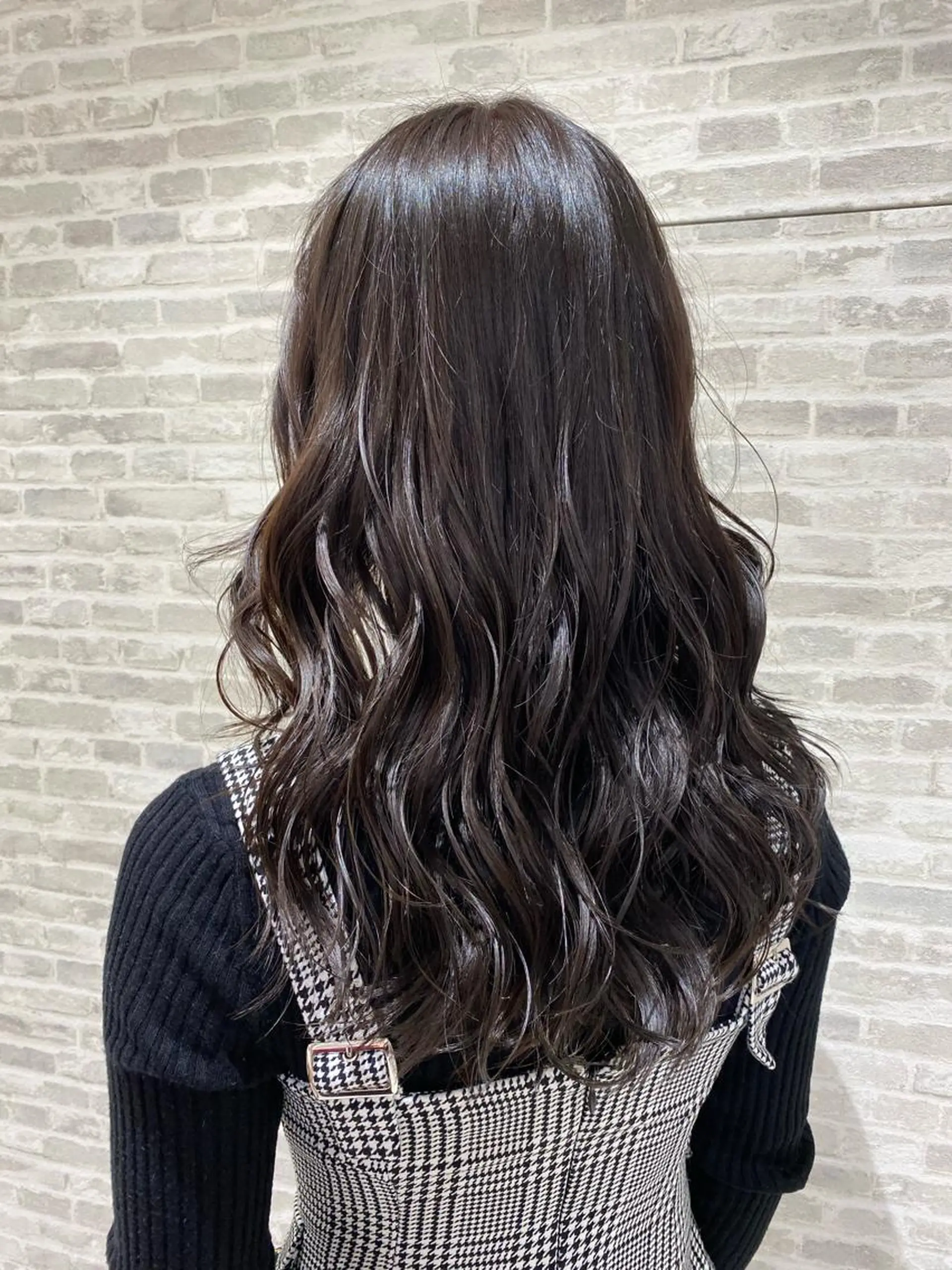 セミロング カラー 小金丸 里沙のヘアスタイル