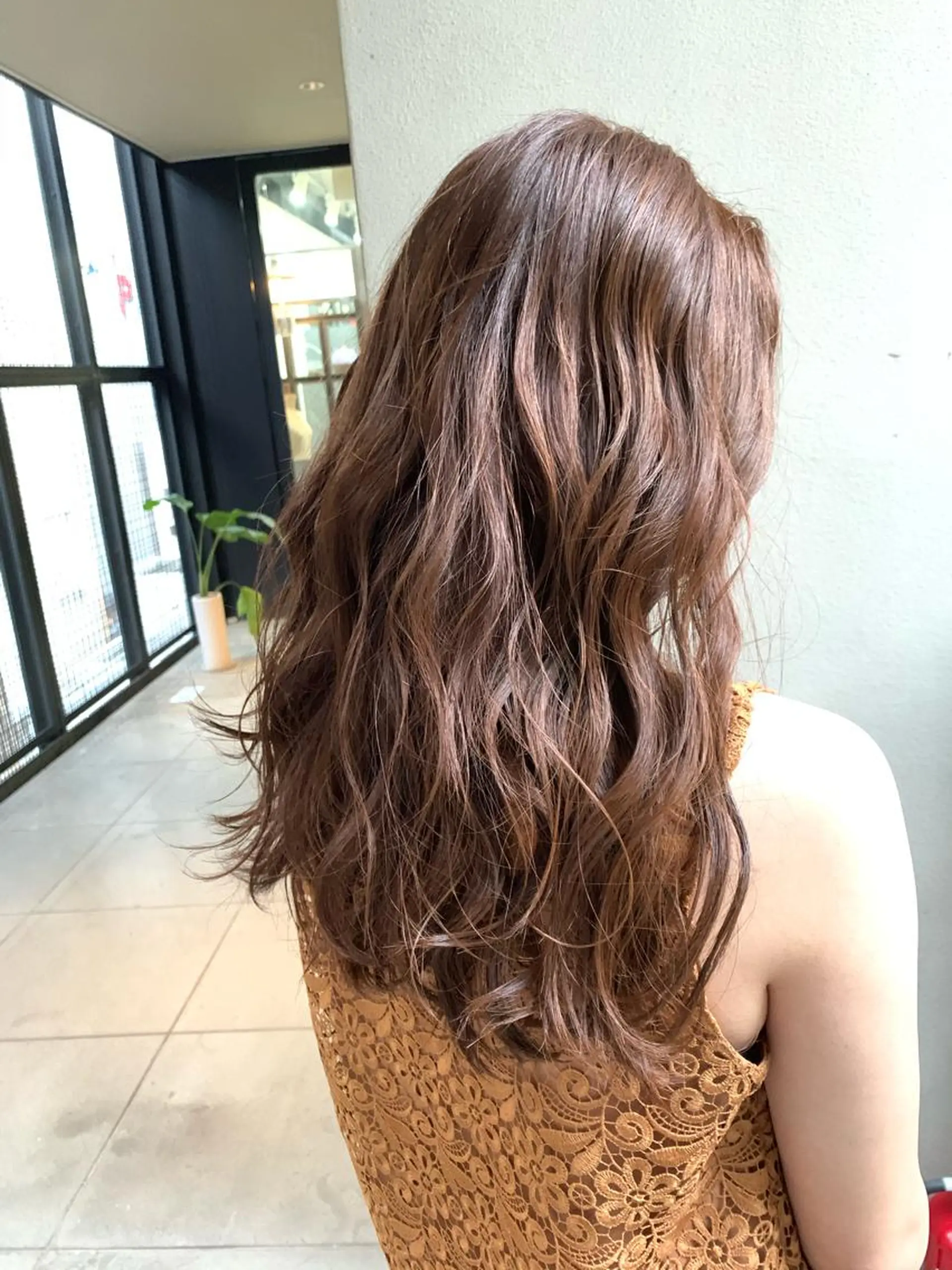 セミロング 大内 志穂のヘアスタイル