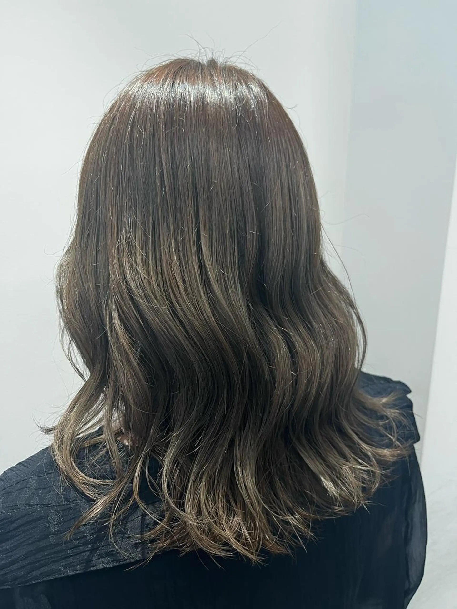 ミディアム カラー アッシュ 透明感カラー おくだ　りお /ハイトーンカラーのヘアスタイル