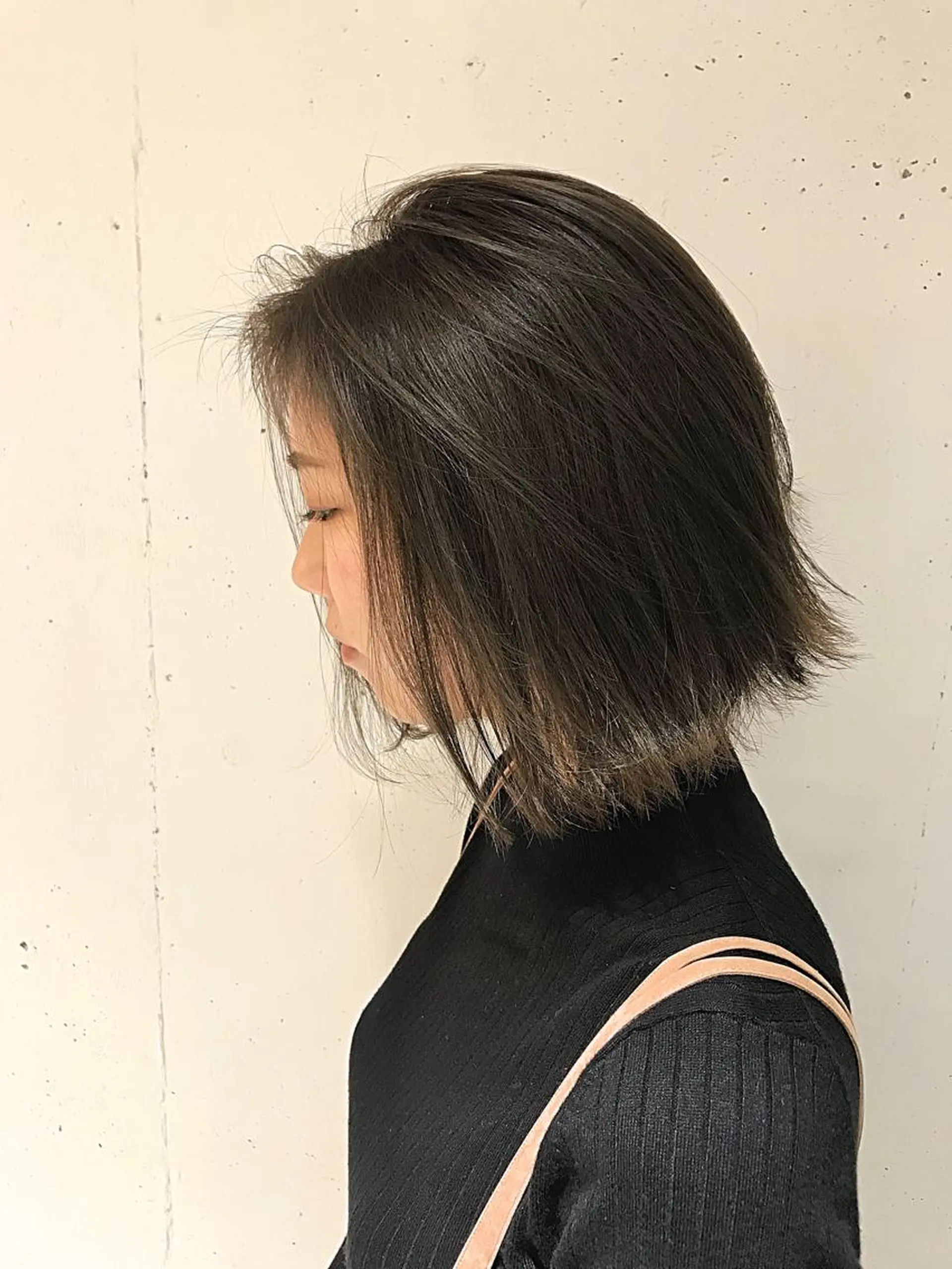 ショート ボブ 外ハネヘア ヘアカラー ミルクティーベージュ 山本勝志のヘアスタイル