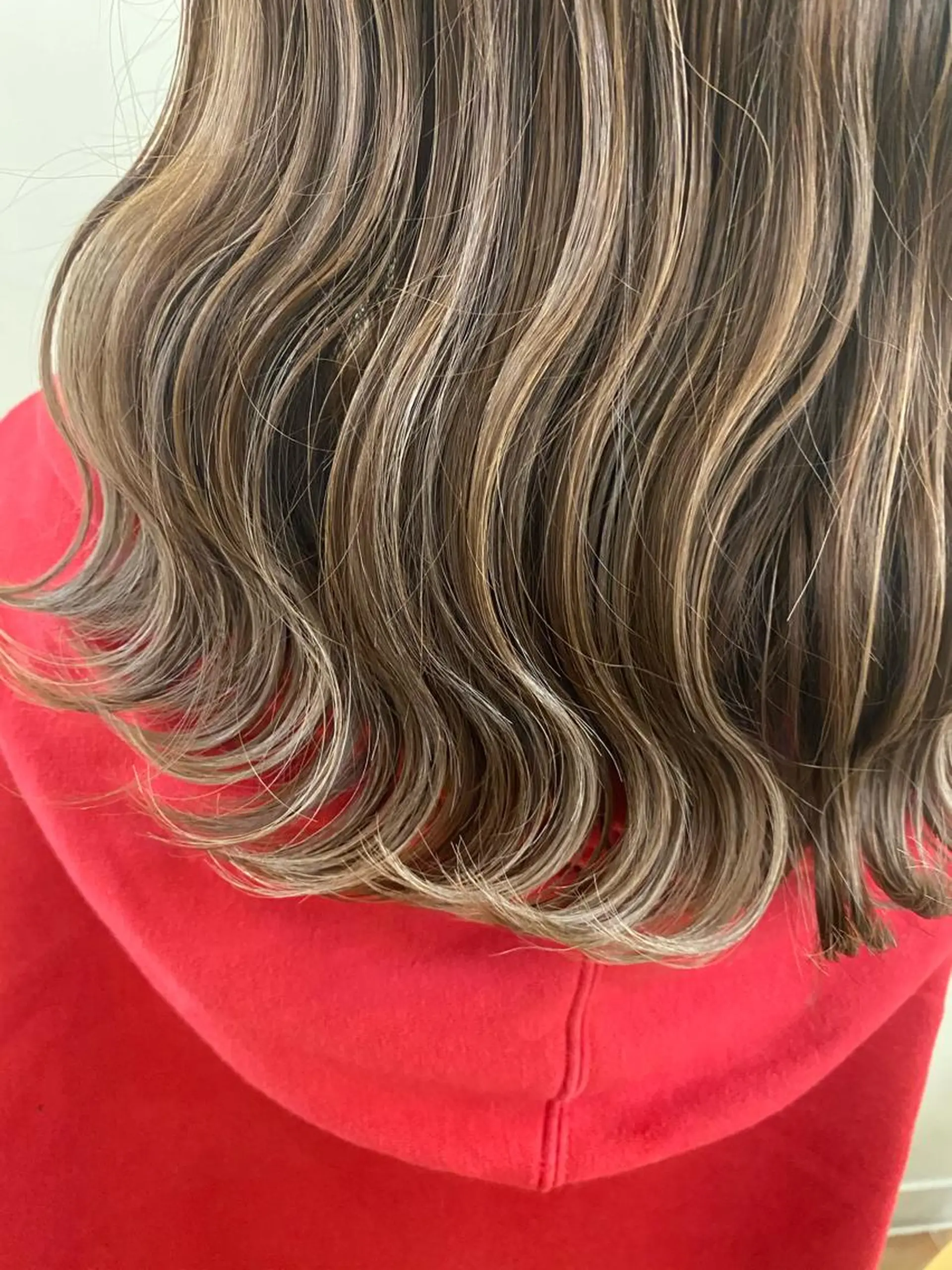ミディアム カラー 小畑 杏実のヘアスタイル