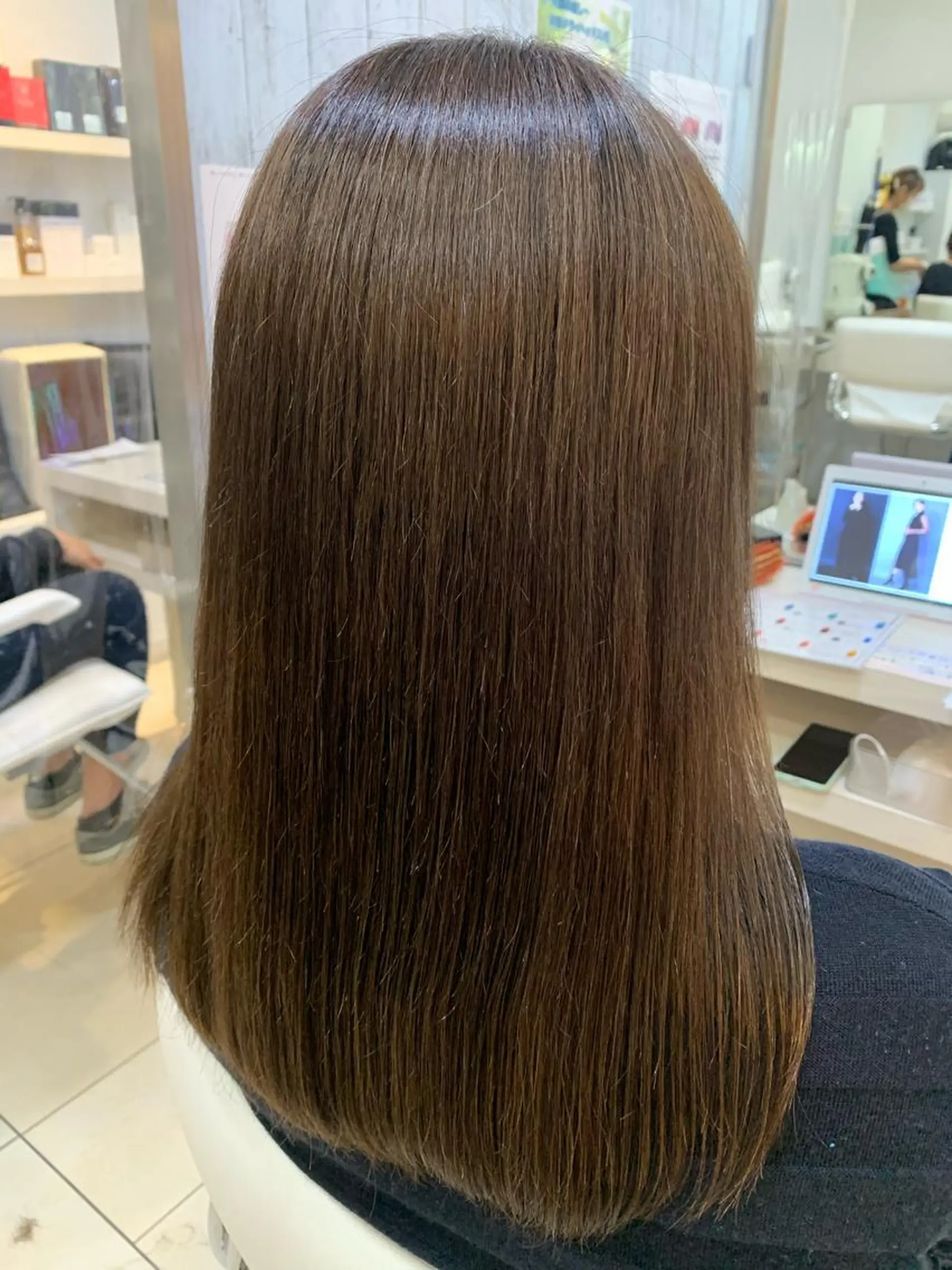 セミロング カラー トリートメント コテ巻き風パーマ/ クロスパーマ/久岡のヘアスタイル