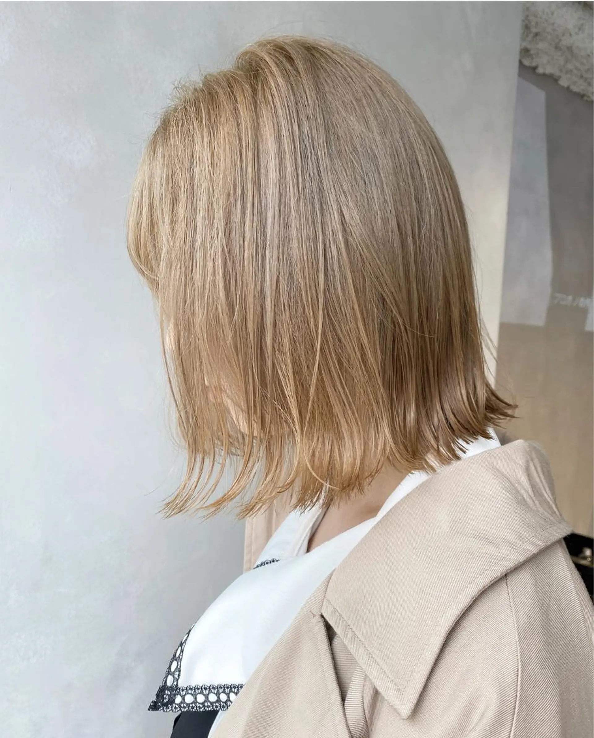 ミディアム カラー ヘアアレンジ ベージュカラー ミルクティーベージュ カット ヘアカラー トリートメント #ブリーチカラー Akihoのヘアスタイル