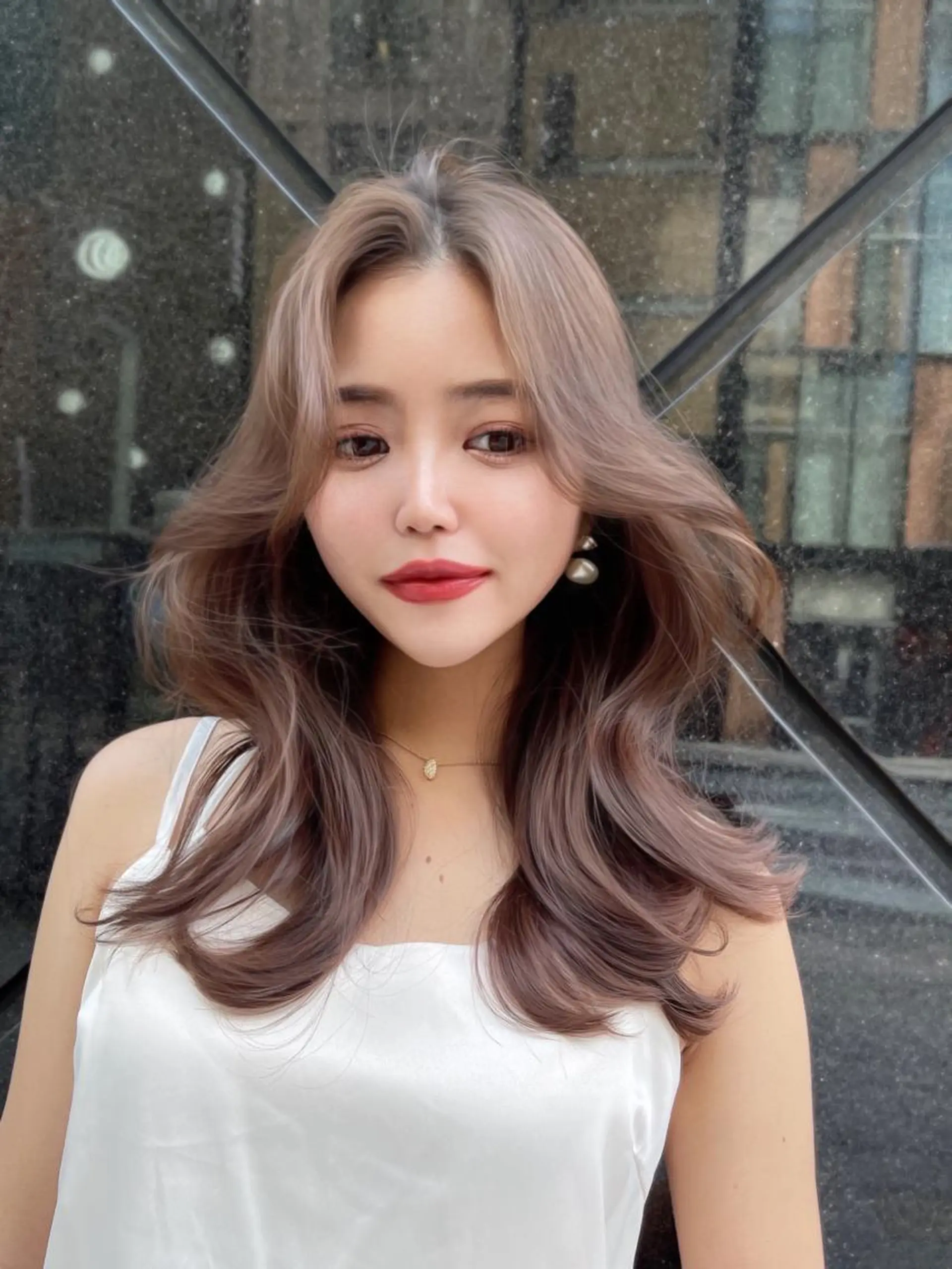 ミディアム くびれヘア レイヤーカット 似合わせカット 小顔カット カット ヘアカラー トリートメント ボブパーマ ウルフパーマのヘアスタイル