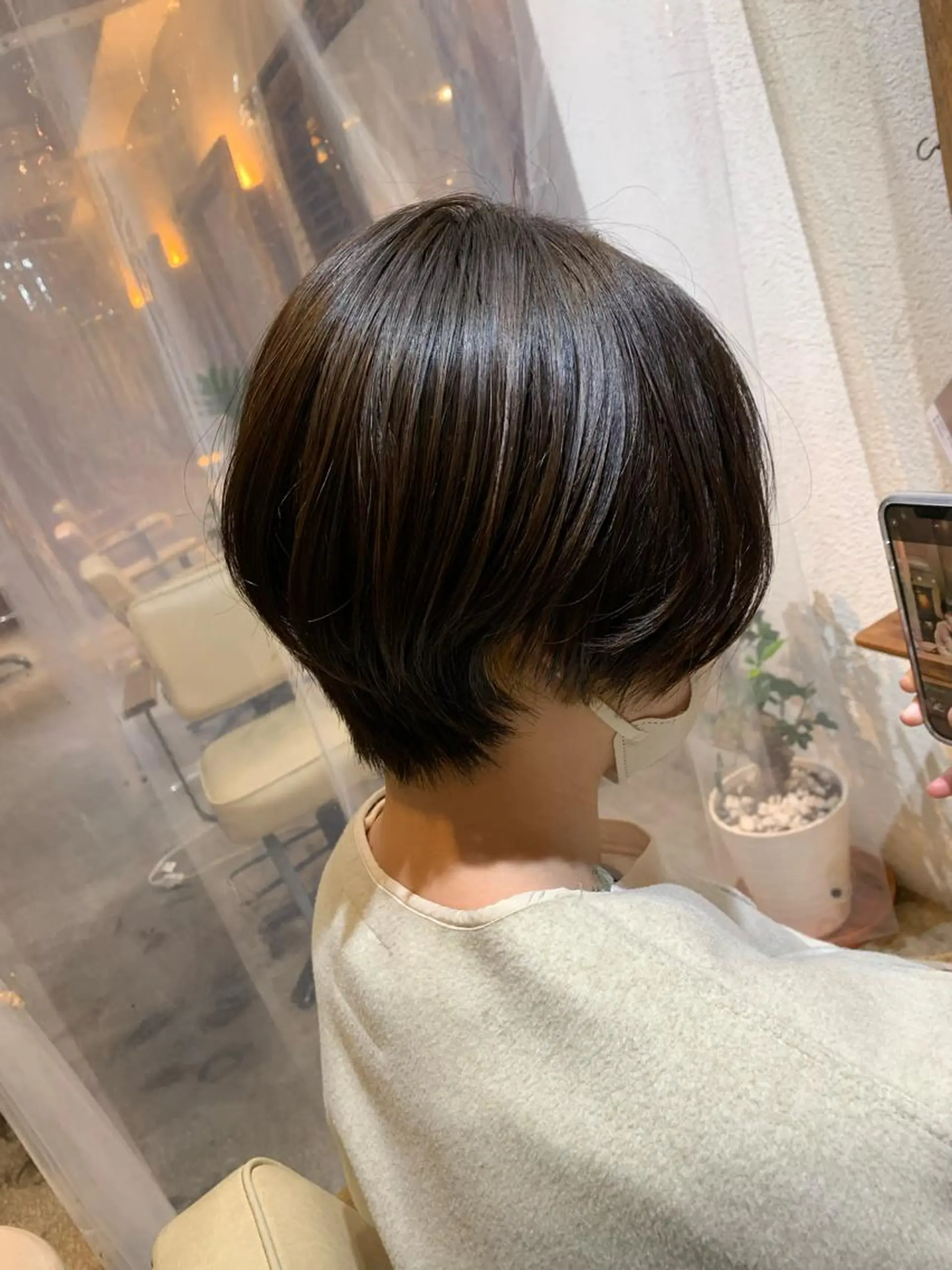 ショート カラー putri 川邉 優花のヘアスタイル