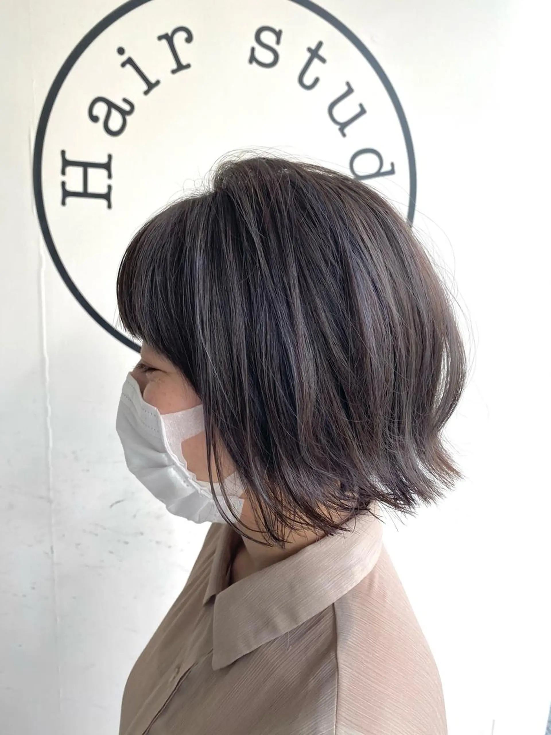 ショート カラー グレージュ ボブ 外ハネヘア ヘアカラー 川越 輝梨奈のヘアスタイル