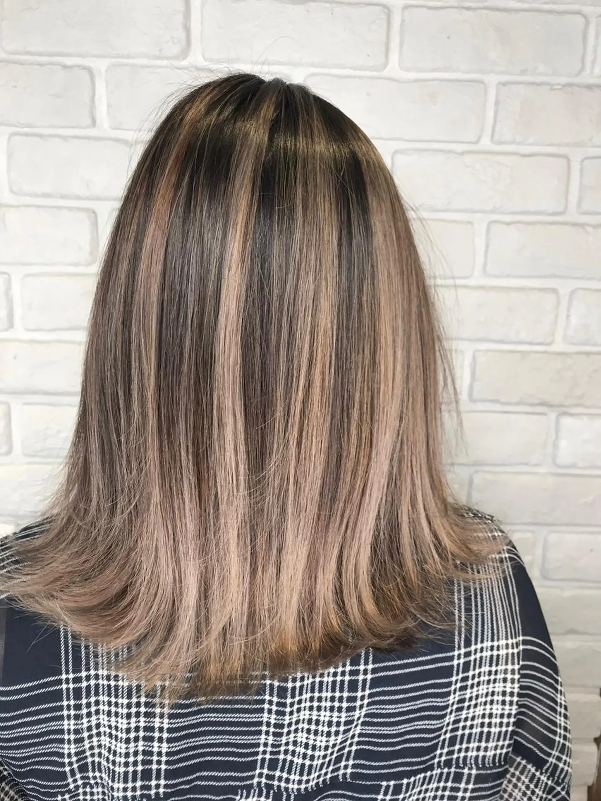 ミディアム カラー バレイヤージュ レイヤーカット 森本 笑のヘアスタイル