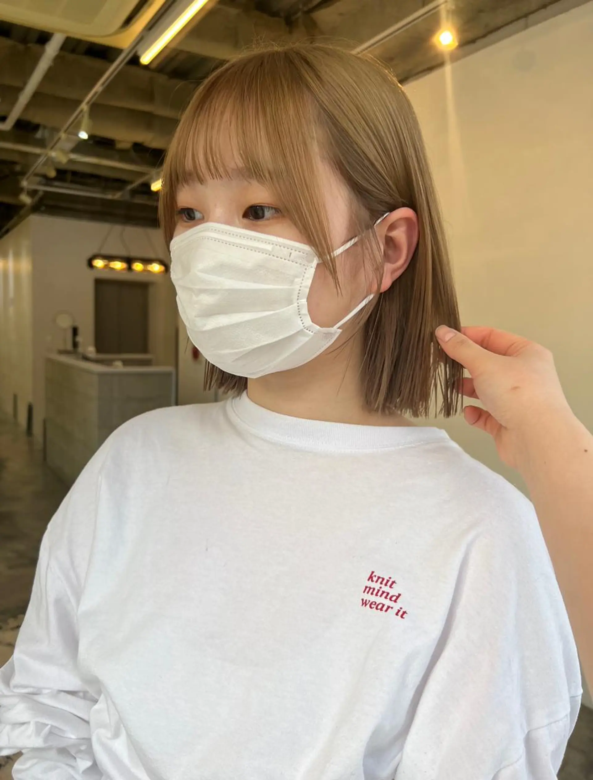 ショート カラー ベージュカラー ブリーチ ミルクティーベージュ 小森 祐希のヘアスタイル