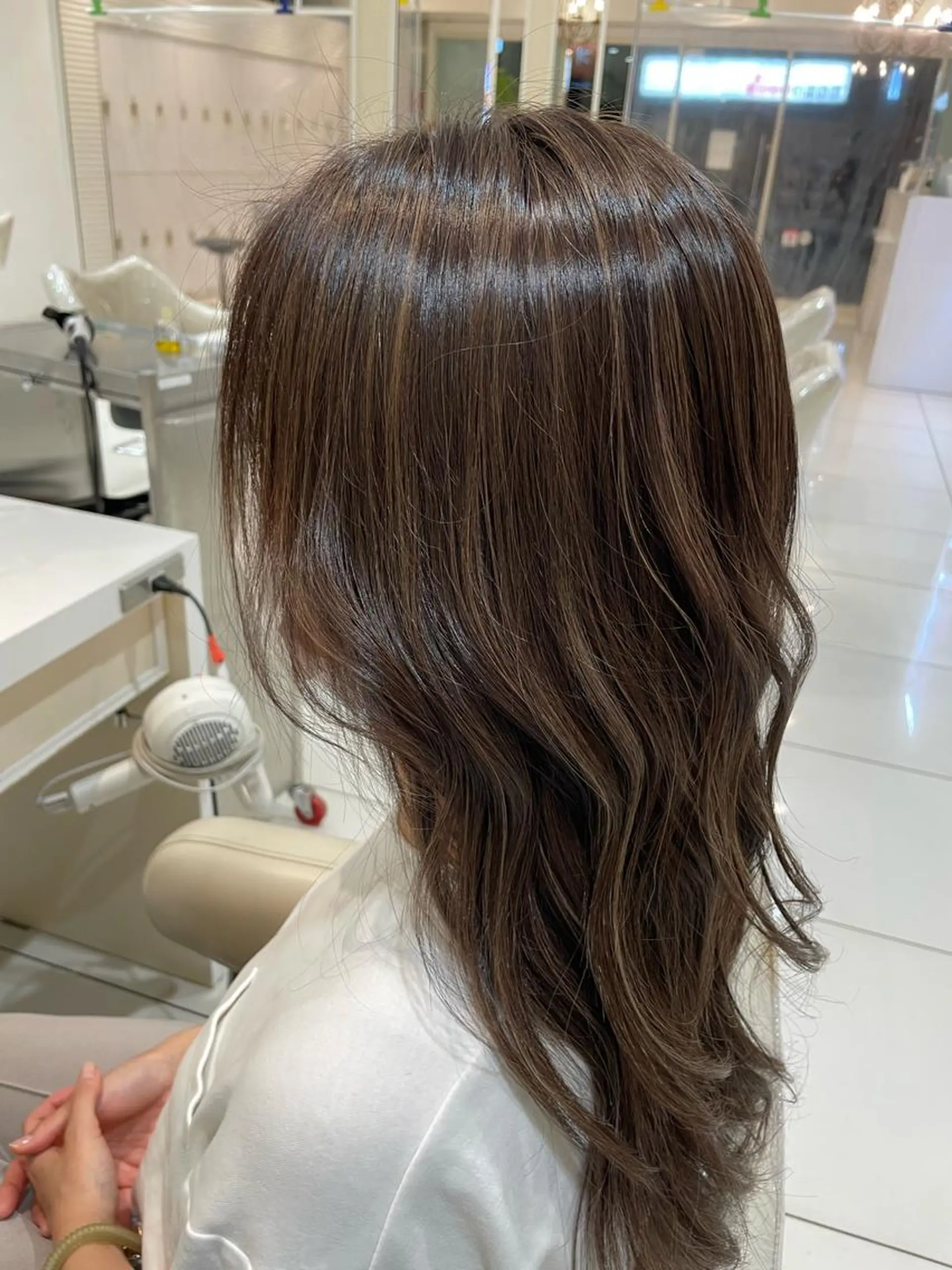 ロング カラー ハイライトカラー ハイライト JERICHO HAIR所属・河野 由佳の眉毛・アイブロウイメージ