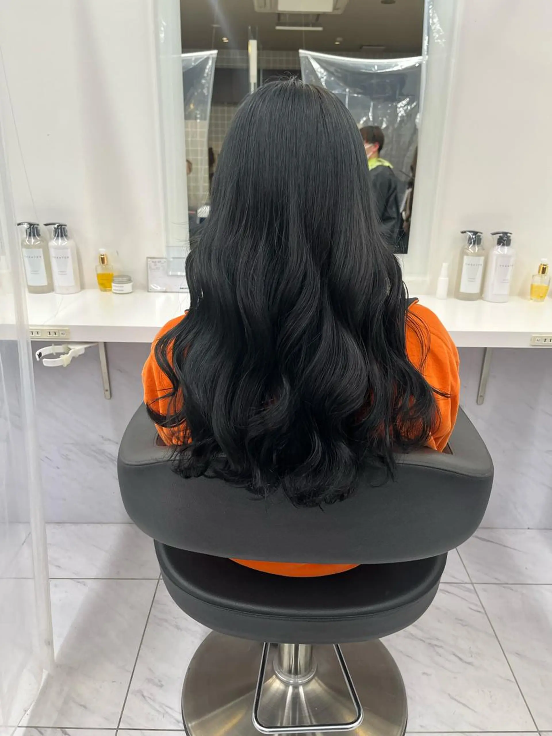 ロング カット ヘアカラー トリートメント ヘッドスパ ヘアセット 寒色＆ブリーチ特化 寒色MiOのヘアスタイル