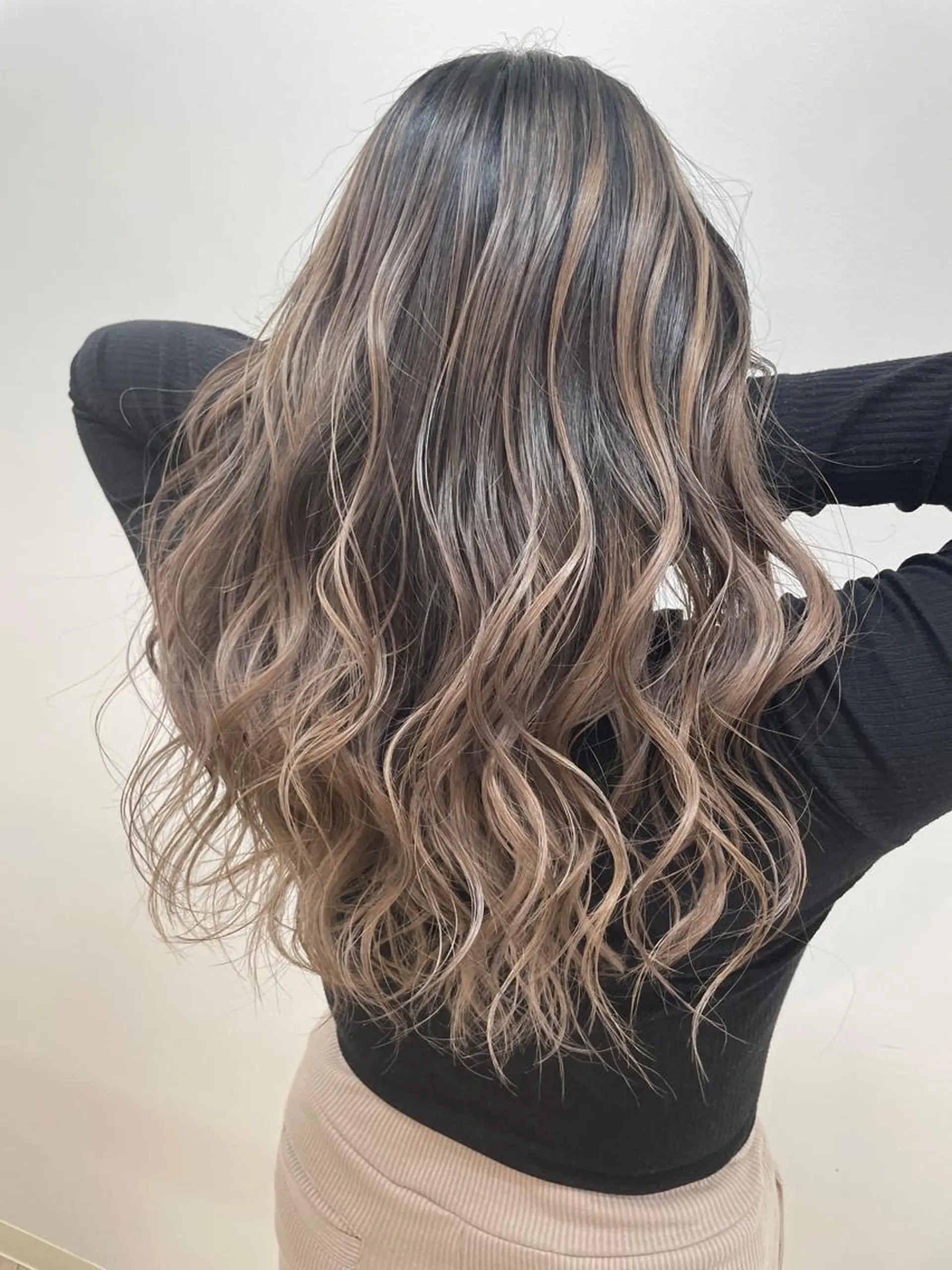 ロング レイヤーカット eL HAIR SALON なんば店所属・ブリーチカラー特化 /焼田貴明のヘアスタイル