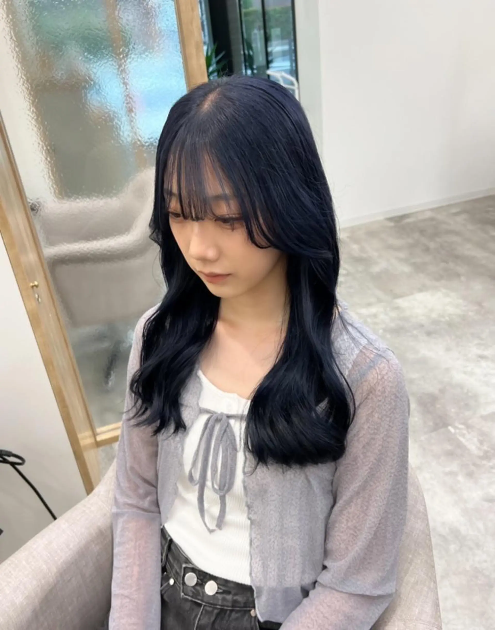ロング カラー ブリーチ ブルーカラー ネイビーカラー Ami アミのヘアスタイル