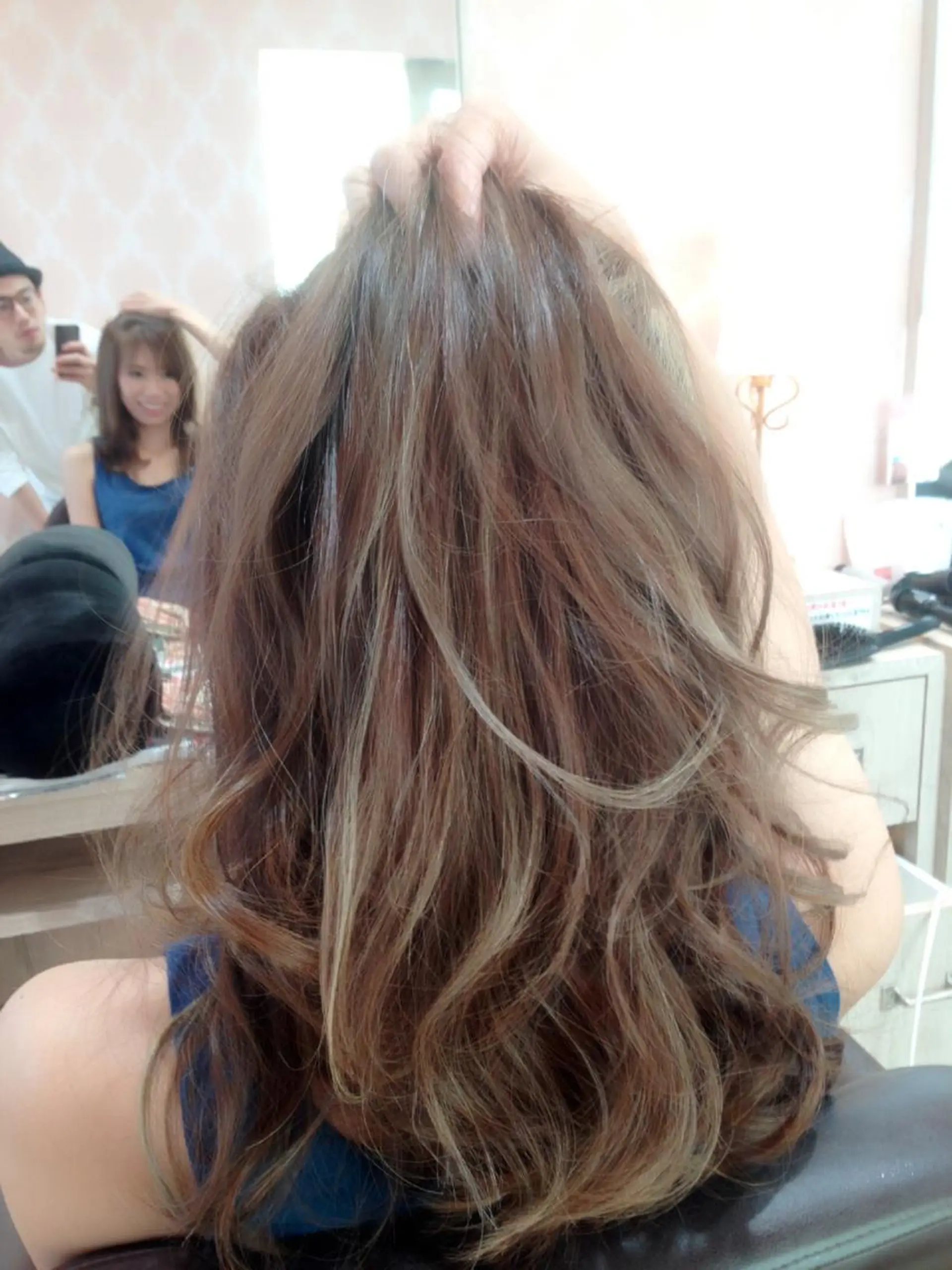 セミロング カラー アッシュ ベージュカラー graxi'    グラシー所属・ブリーチ/ハイトーン SERINAのヘアスタイル