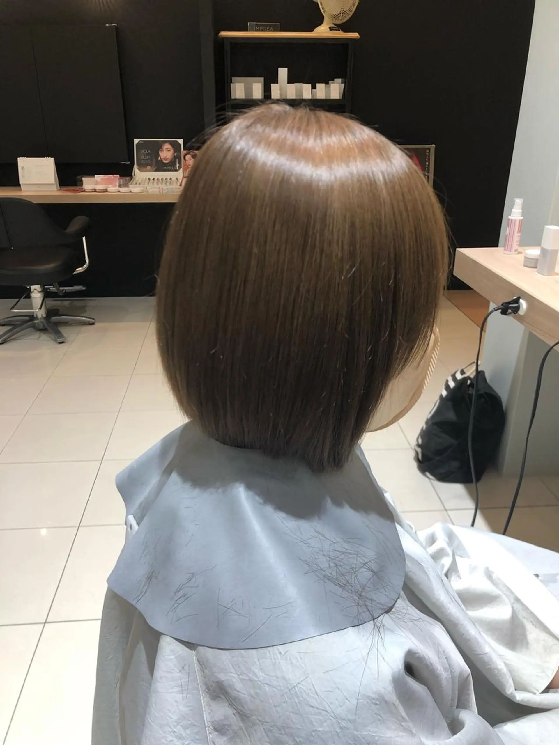 ショート カラー グレージュ ミルクティーグレージュ ボブ 沖谷 航のヘアスタイル