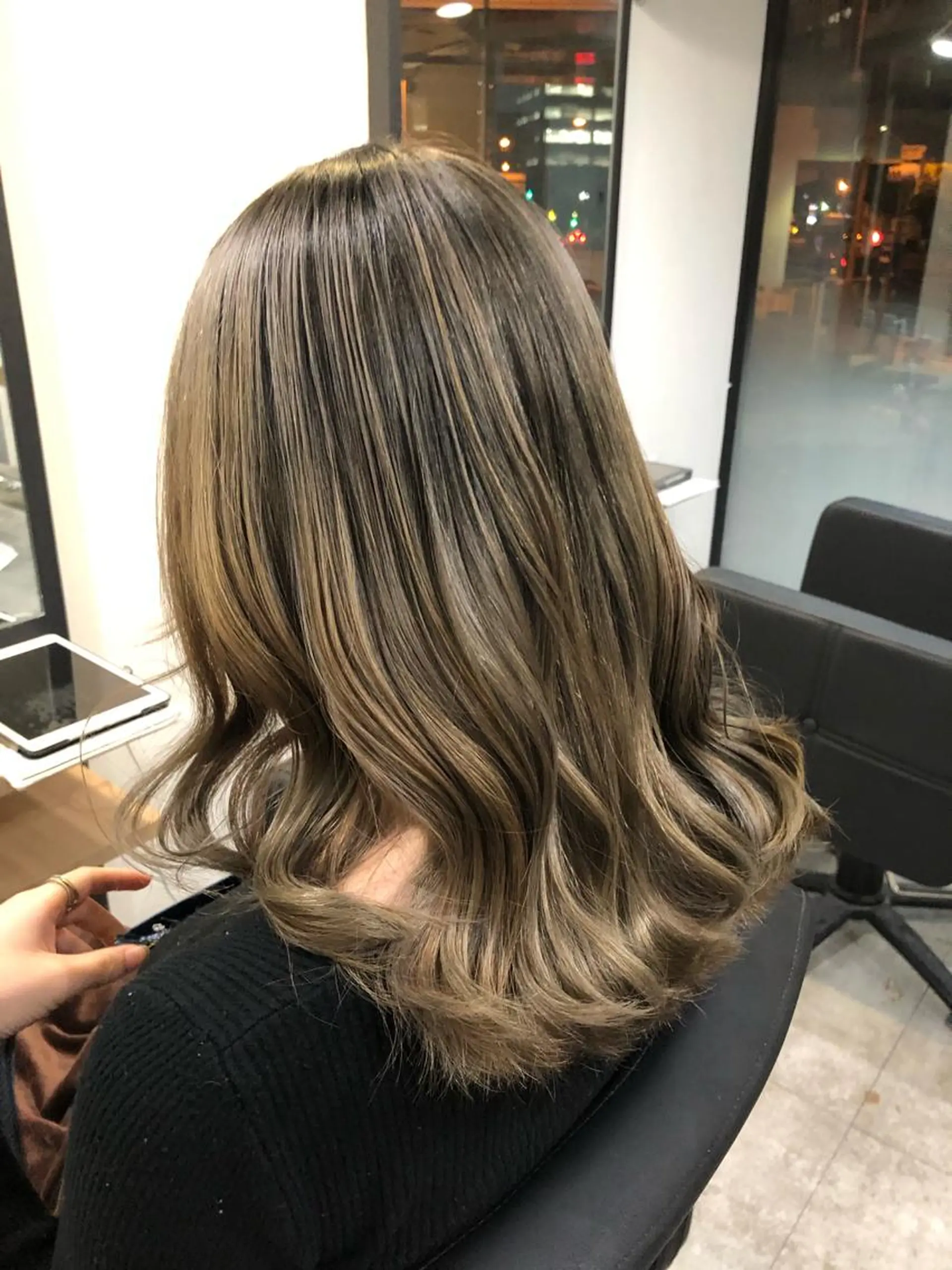 ミディアム カラー バレイヤージュ ブリーチ レイヤーカット alpha. カラーエクステ下妻のヘアスタイル