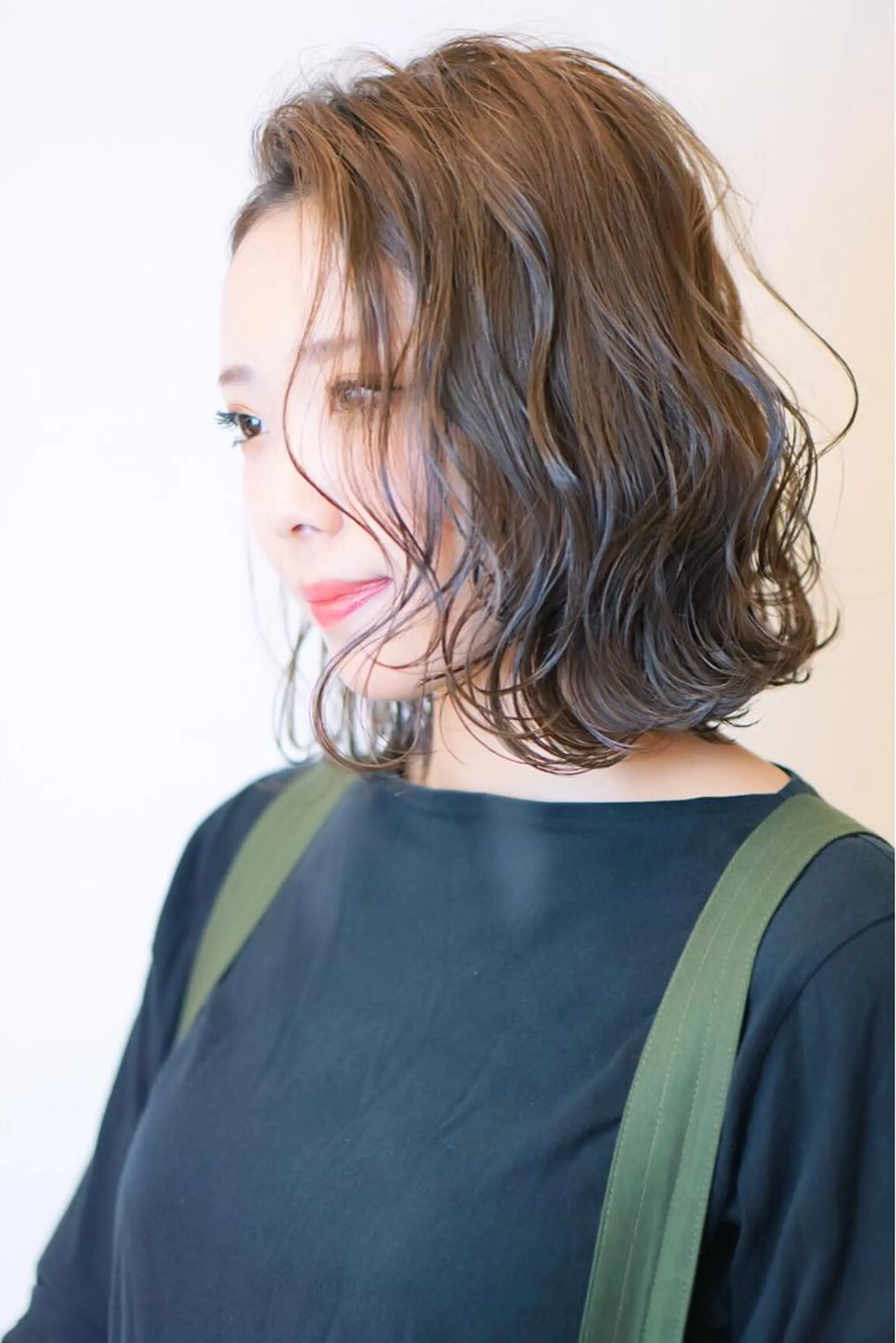 ミディアム カラー 切りっぱなしロブ 外ハネヘア ディレクター ノナカのヘアスタイル