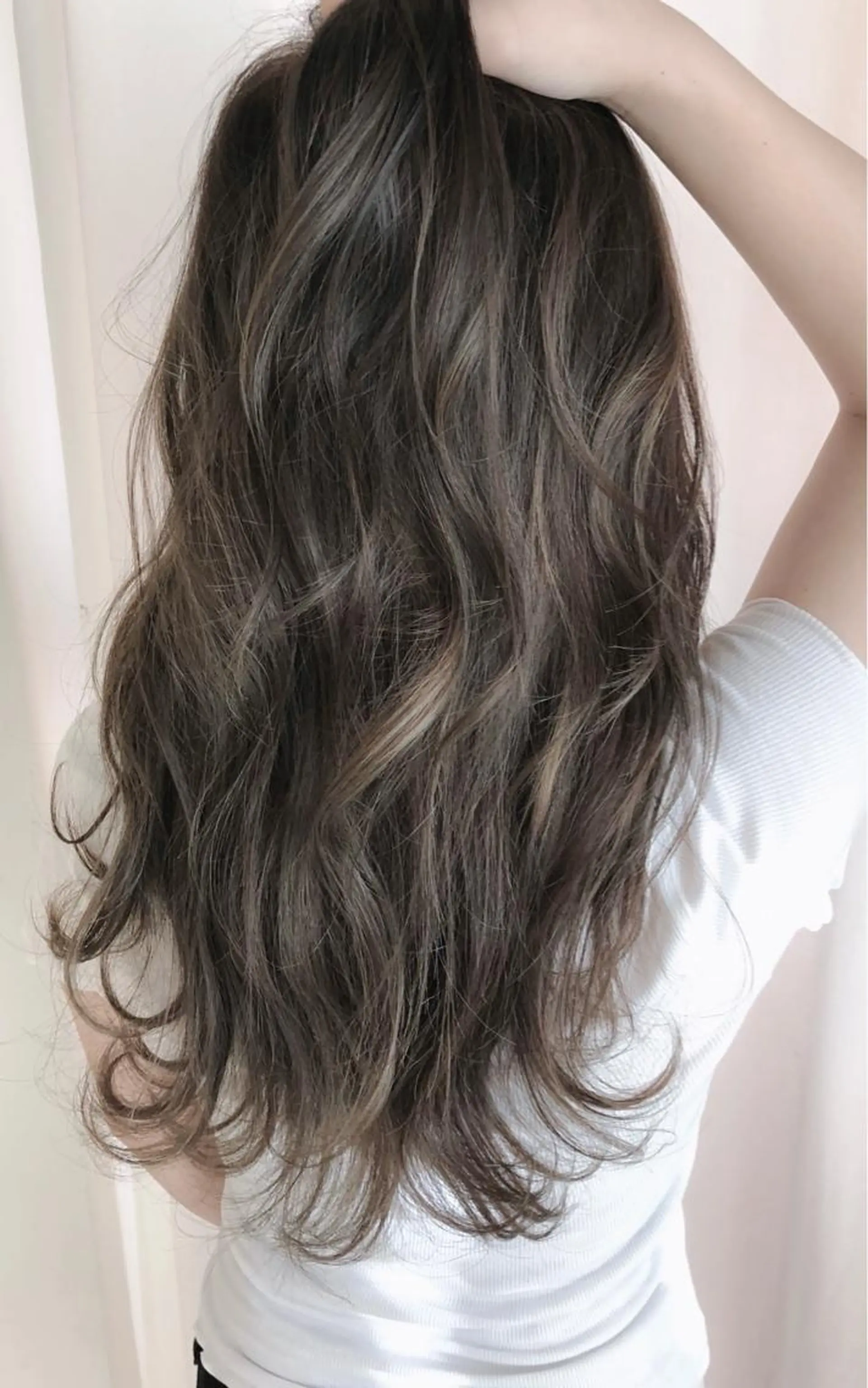ロング カラー パーマ ヘアアレンジ ネイル マツエク・マツパ アッシュ バレイヤージュ ブリーチ ケアブリーチ 透明感カラー ヘアカラー トリートメント 竹内ケンゴ🇰🇷 EIGHT藤沢のヘアスタイル