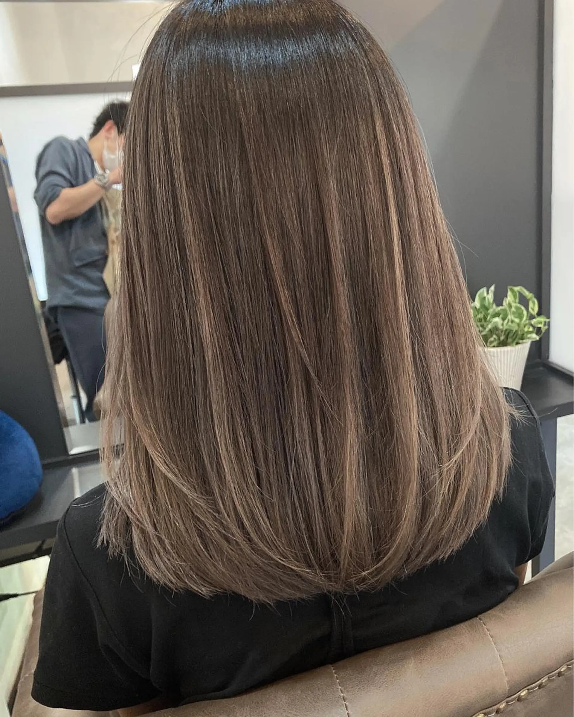 セミロング カラー MERCI所属・マツモト コウダイのヘアスタイル