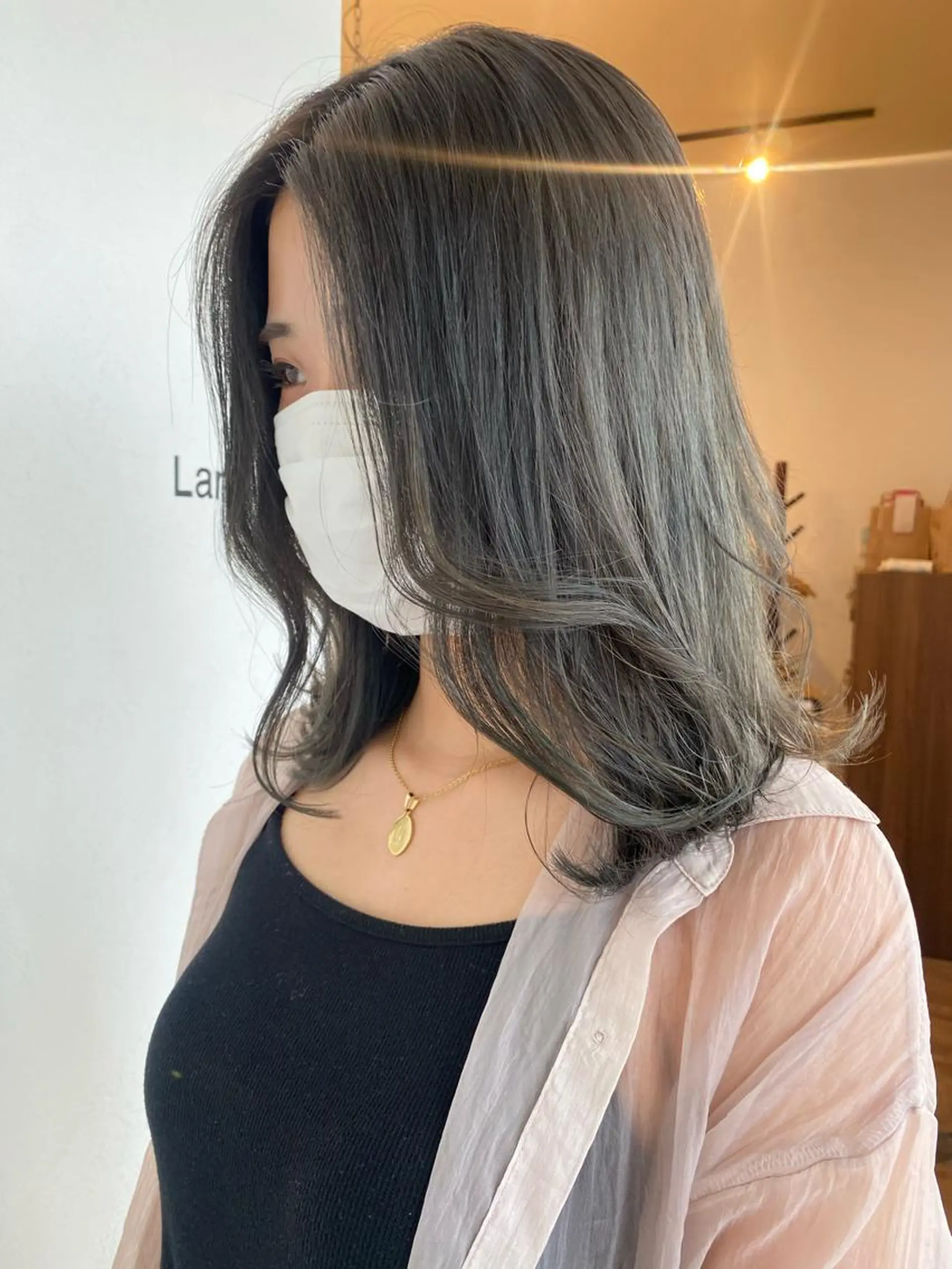 ロング アッシュ アッシュグレー 丸山 純奈のヘアスタイル