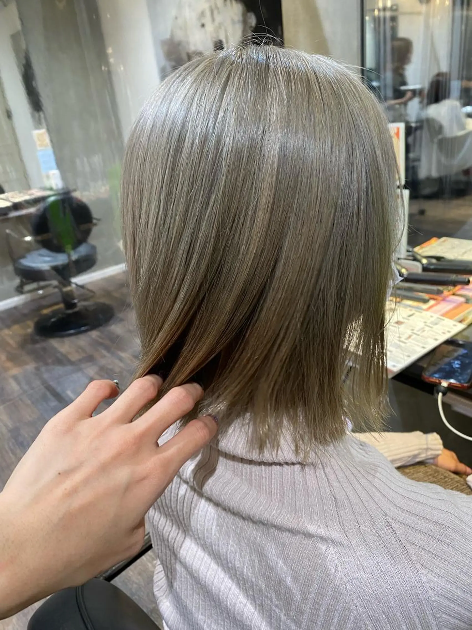 ショート カラー カット ヘアカラー トリートメント 梅田ハイトーン チダ ヒナノのヘアスタイル