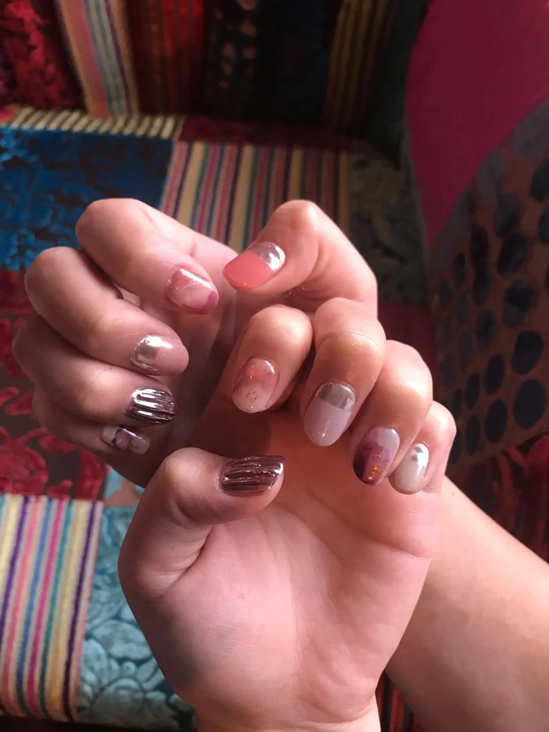 ネイル ハンドネイル キラキラ オメメのネイルデザイン