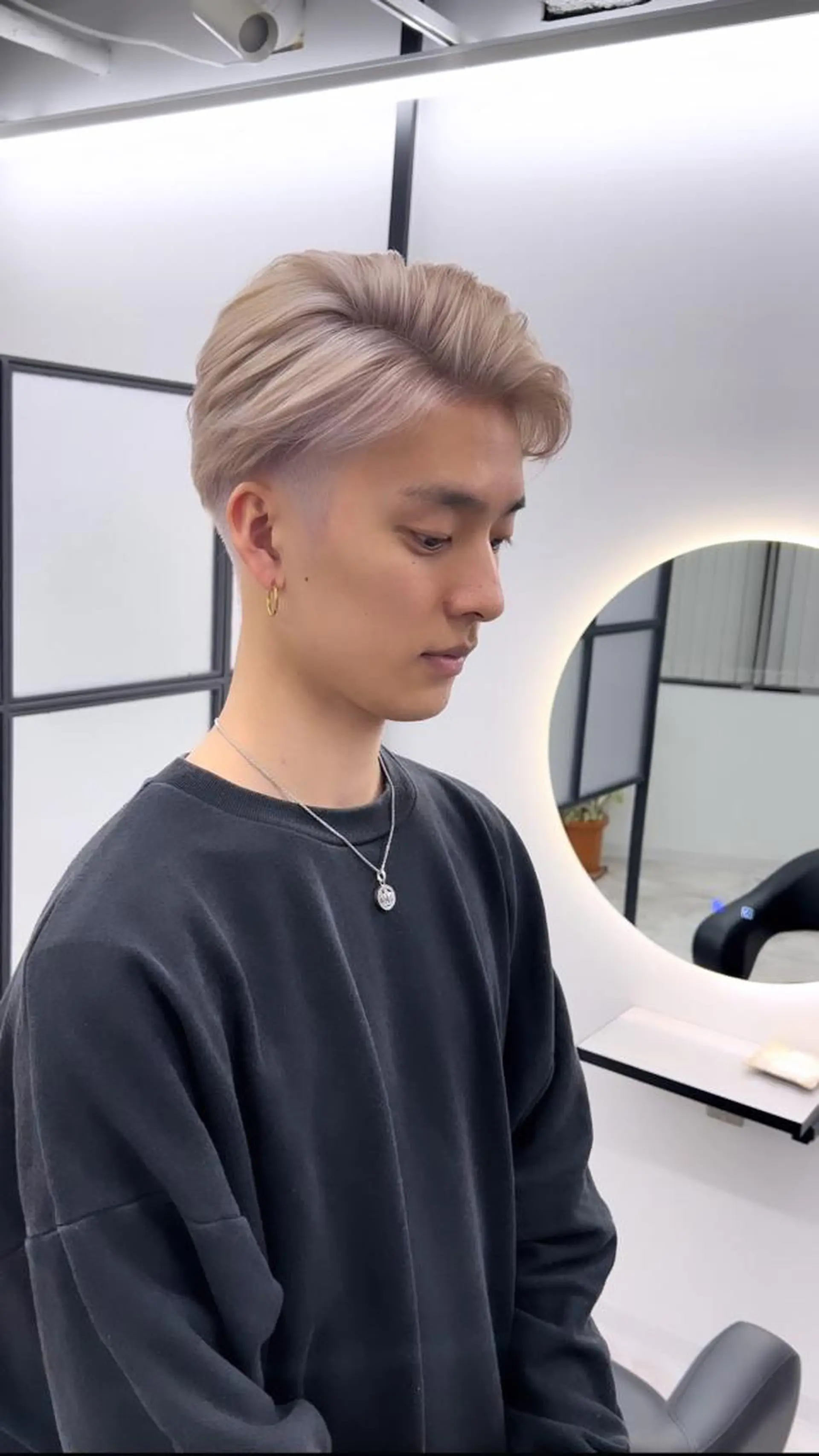 ショート カラー ベージュカラー ホワイトベージュ ヘアカラー トリートメント 宇野 堅太 本気で 悩む方へ✨のヘアスタイル