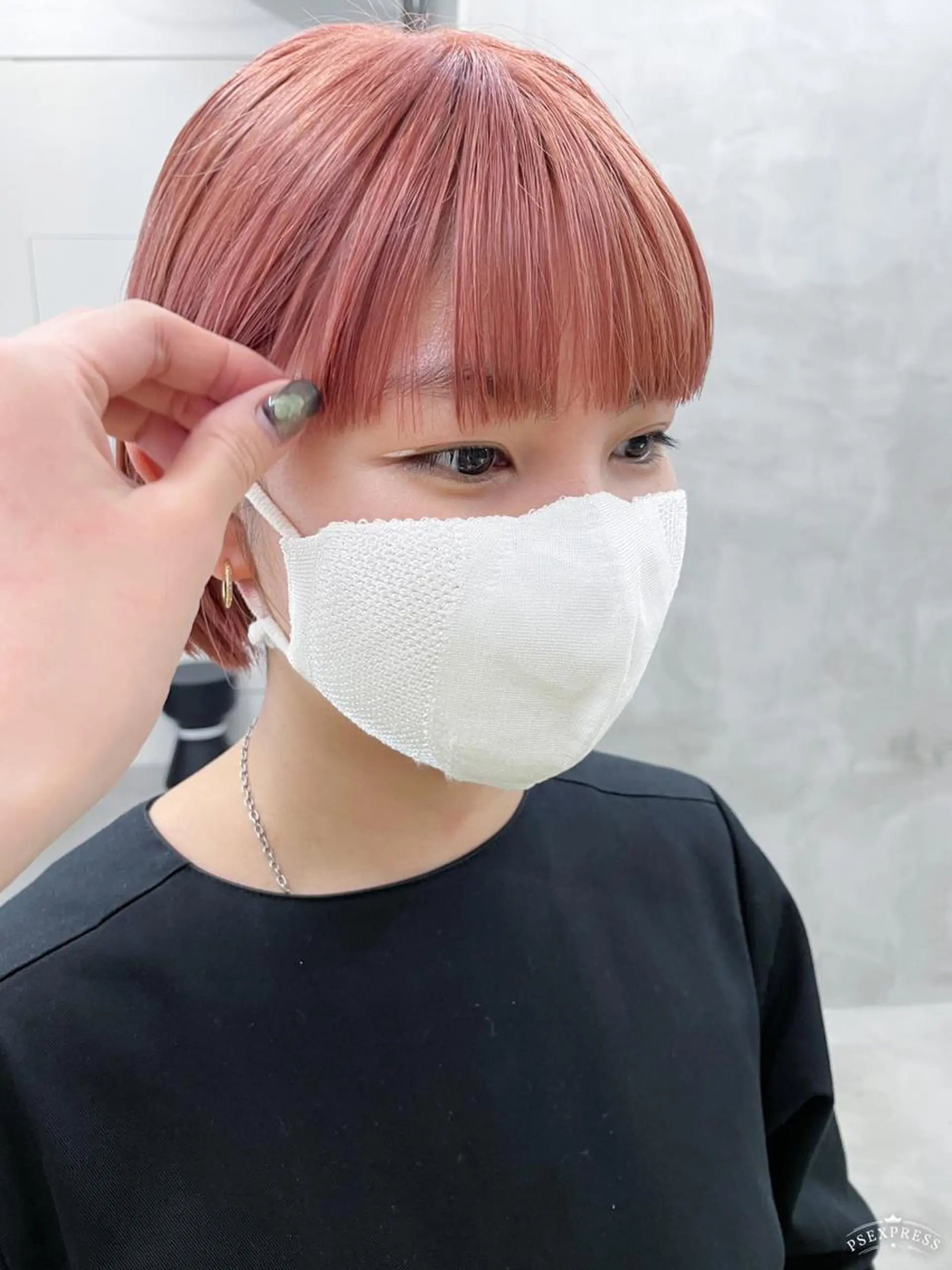 ショート nuu所属・💜ショート💜 ウルフ、ボブ二色亜美のヘアスタイル