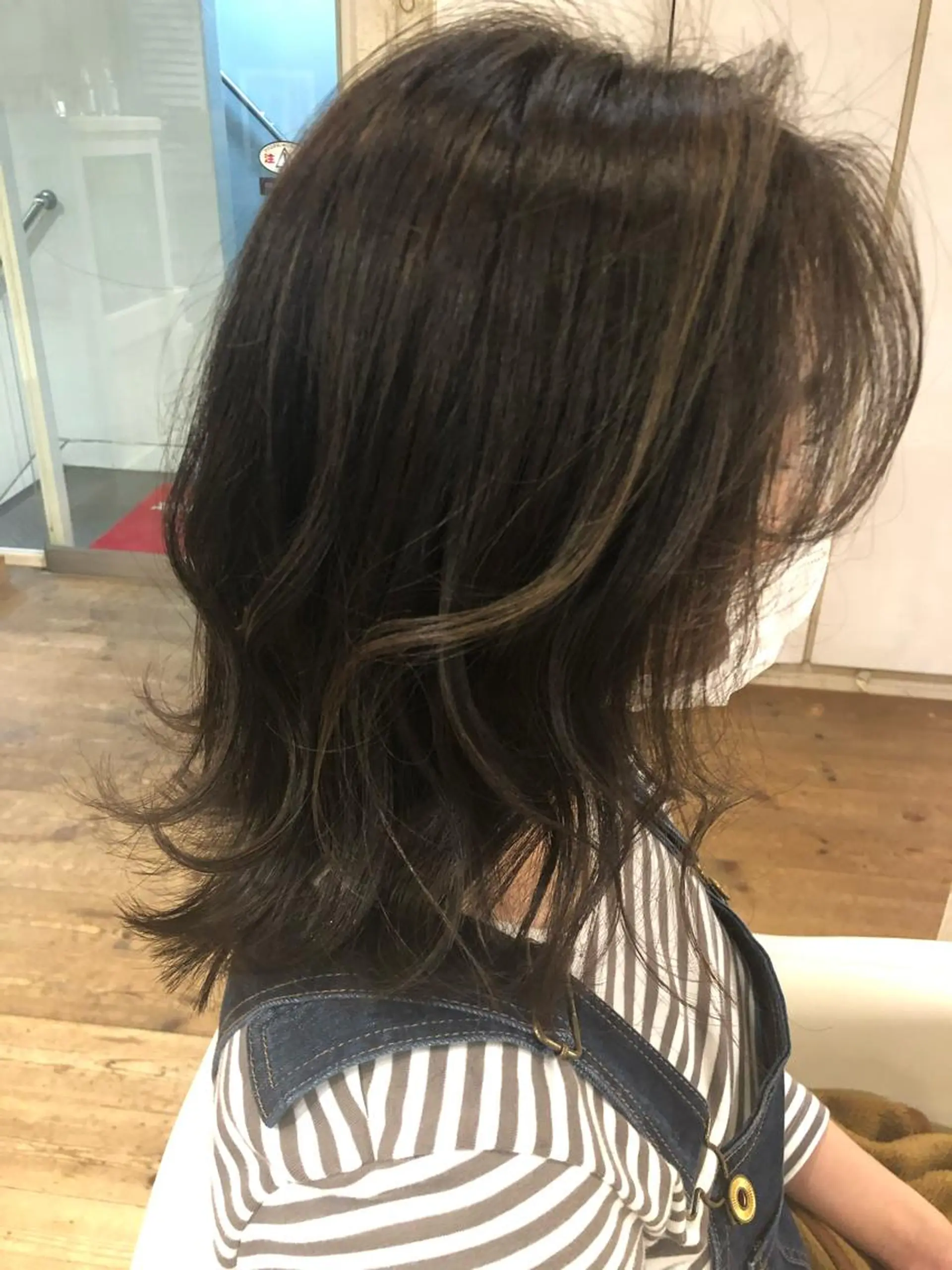 ミディアム カラー 切りっぱなしボブ ハイライトカラー ボブ ハイライト Annie 吉田 裕美のヘアスタイル