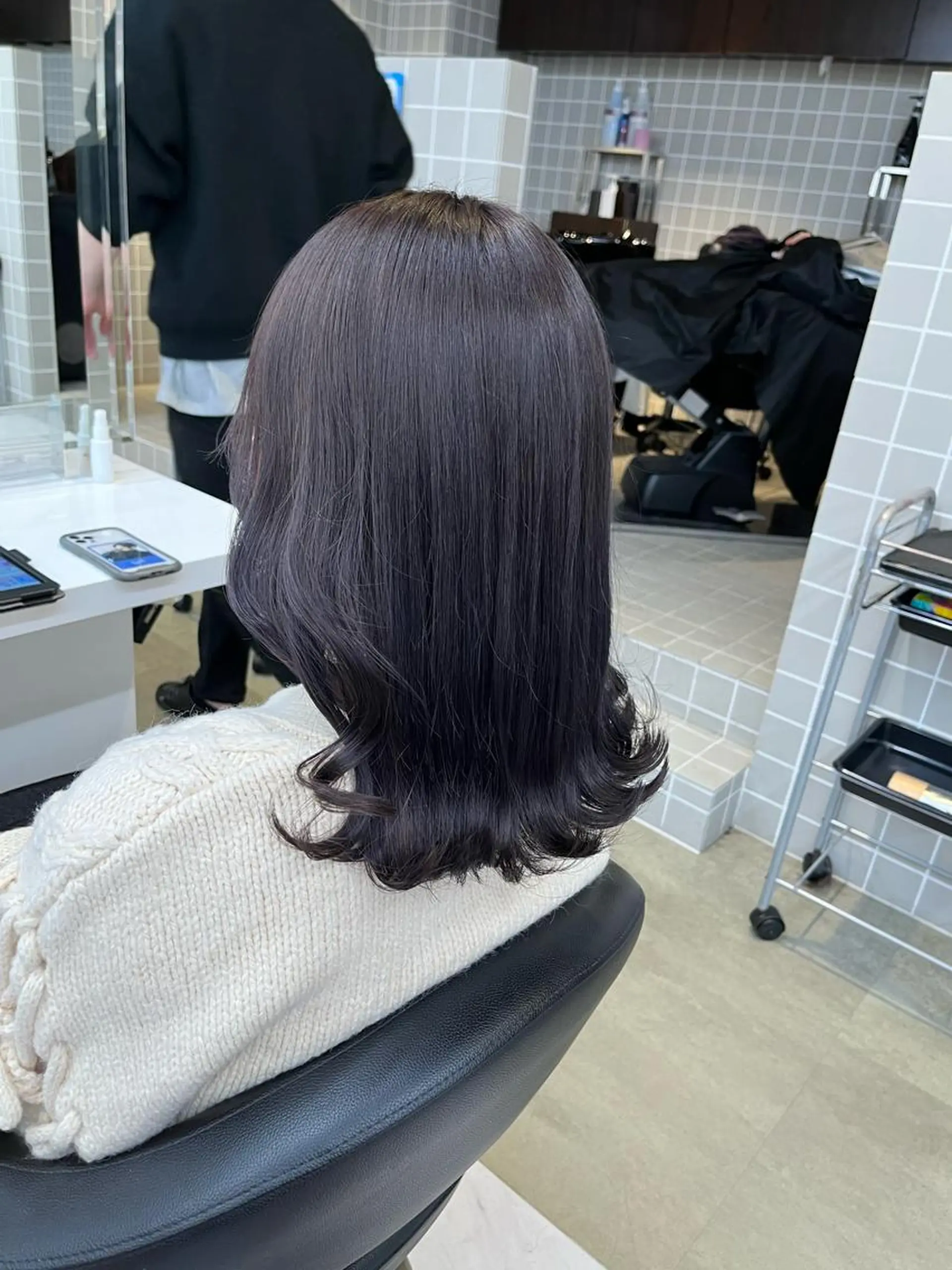 セミロング カット ヘアカラー トリートメント ヘッドスパ ヘアセット 寒色＆ブリーチ特化 寒色MiOのヘアスタイル