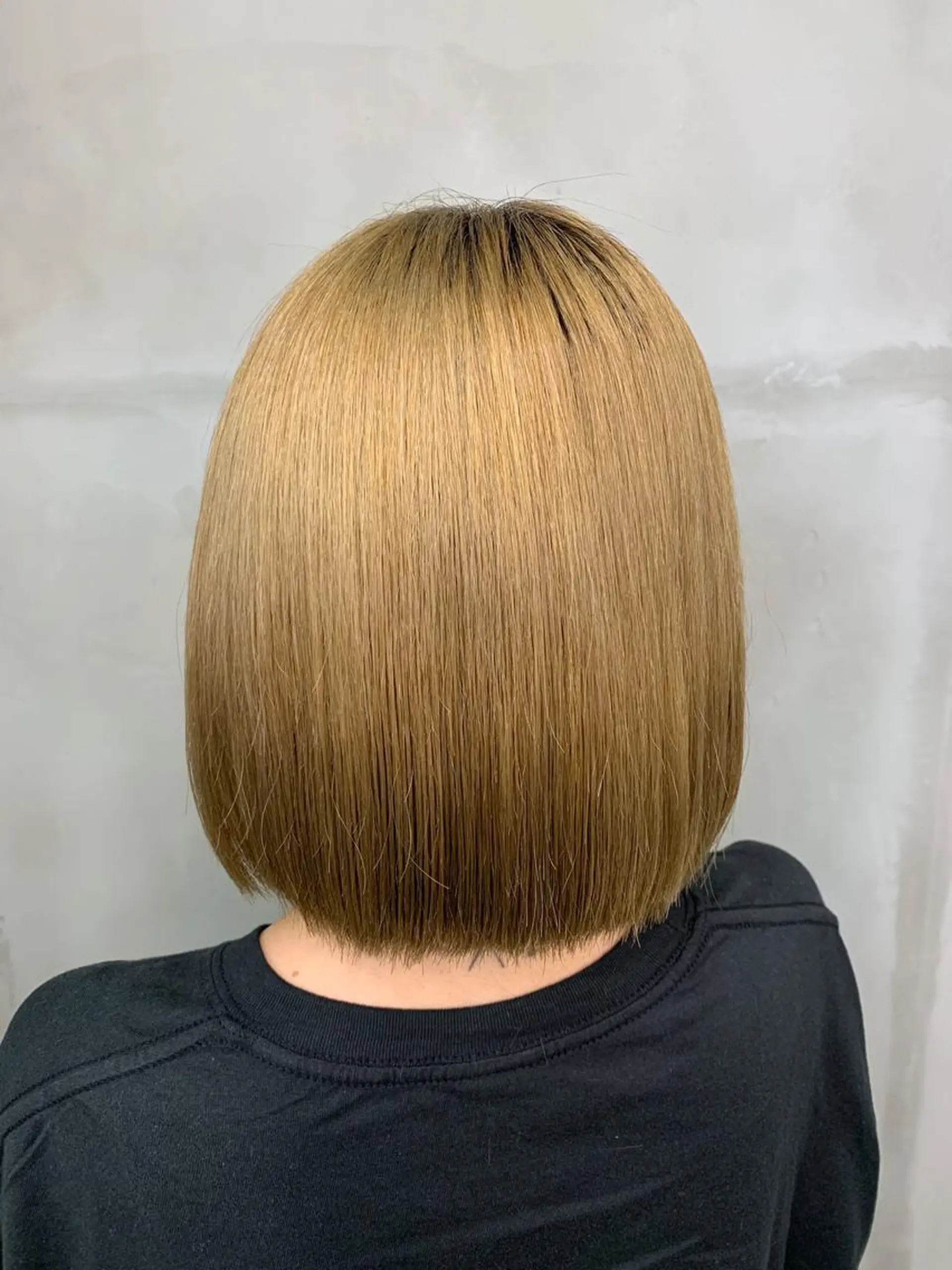 ショート カラー アッシュ バレイヤージュ ベージュカラー ブロンド ブルーカラー カット トリートメント Nishida Ryomaのヘアスタイル