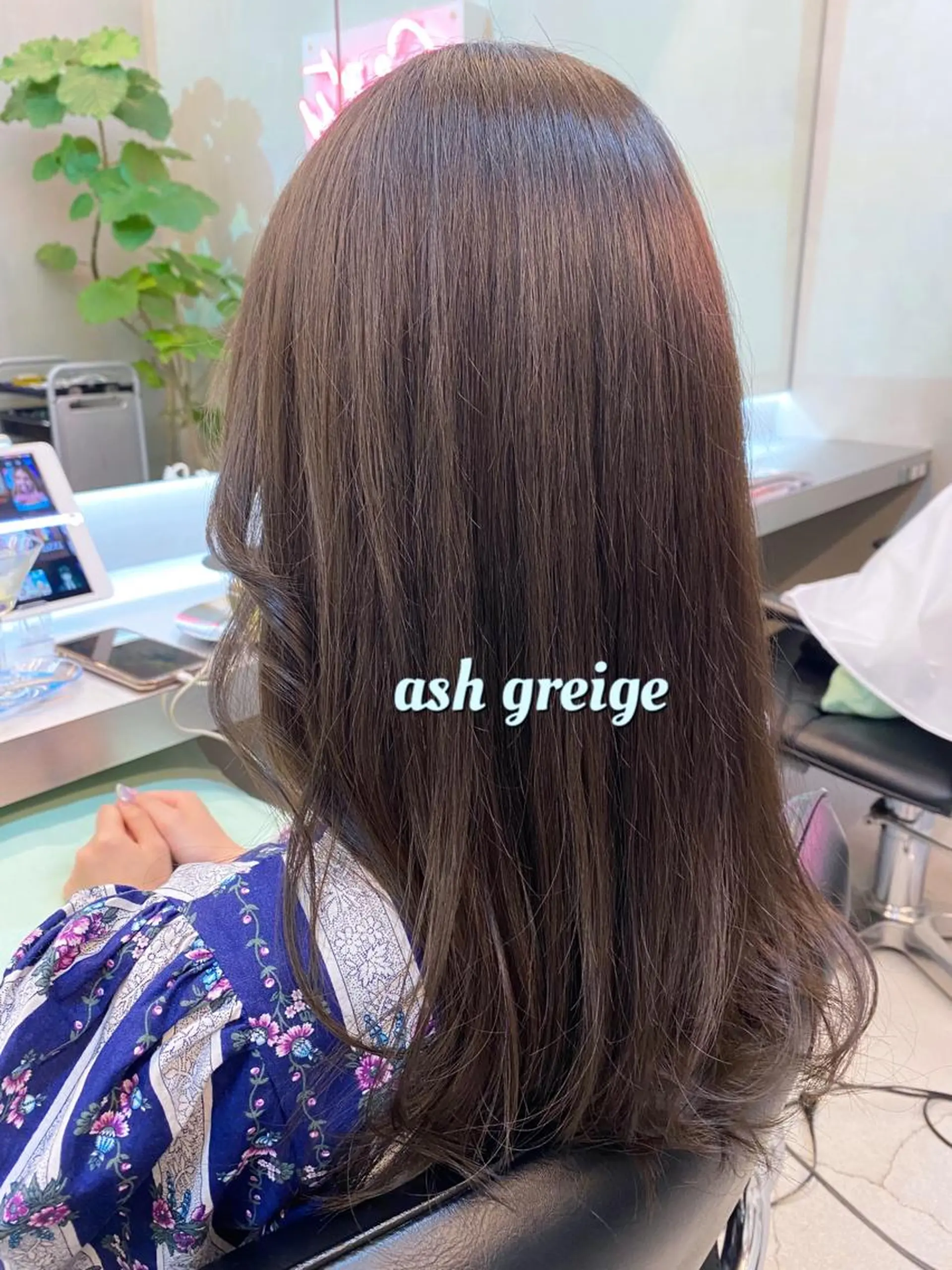セミロング カラー 岡野 静華のヘアスタイル