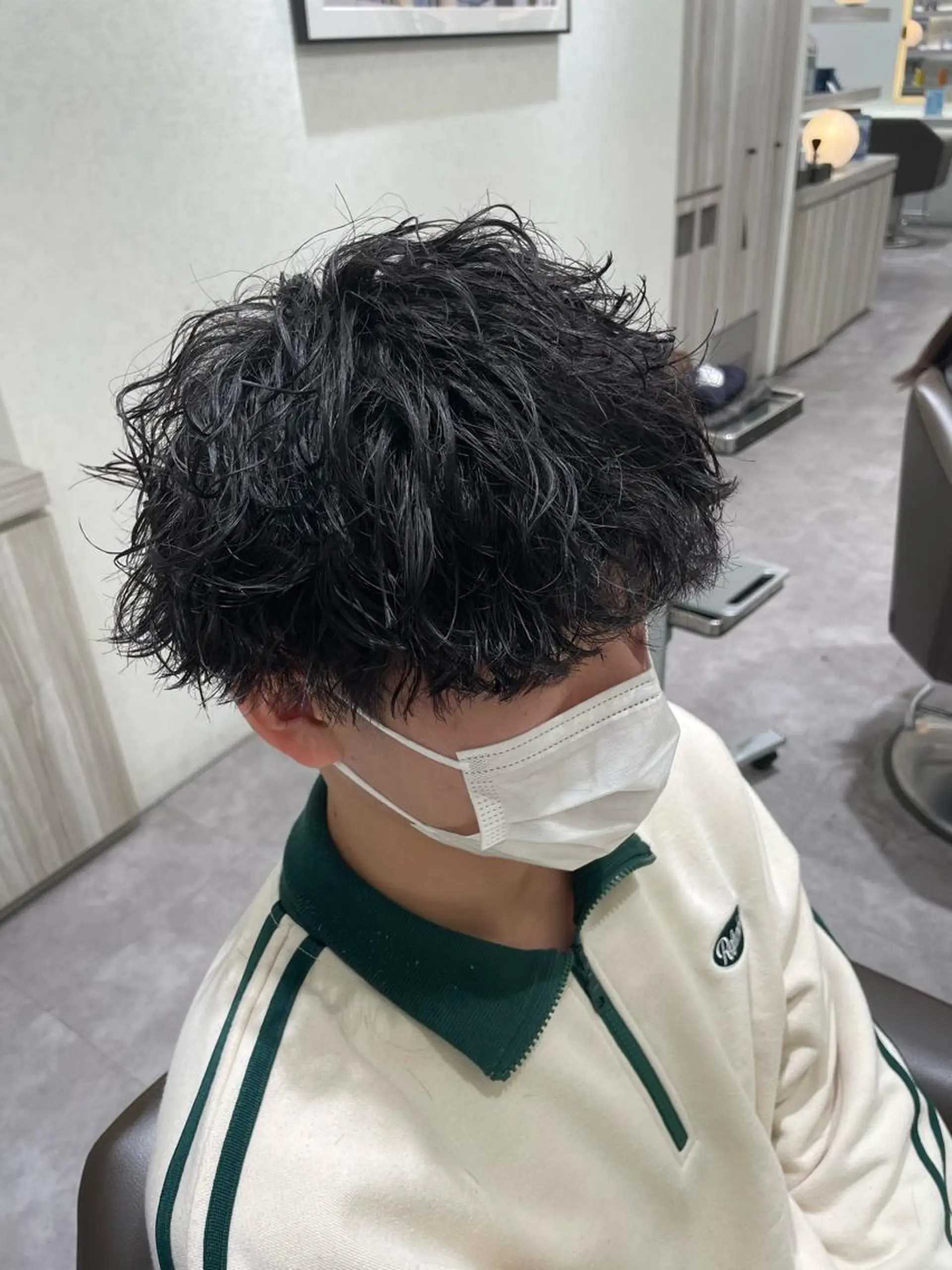 ショート パーマ メンズ メンズブリーチ メンズハイライト メンズメッシュ メンズパーマ メンズツイストパーマ メンズ特化店長✨ 9/14空◎岡本一真のヘアスタイル