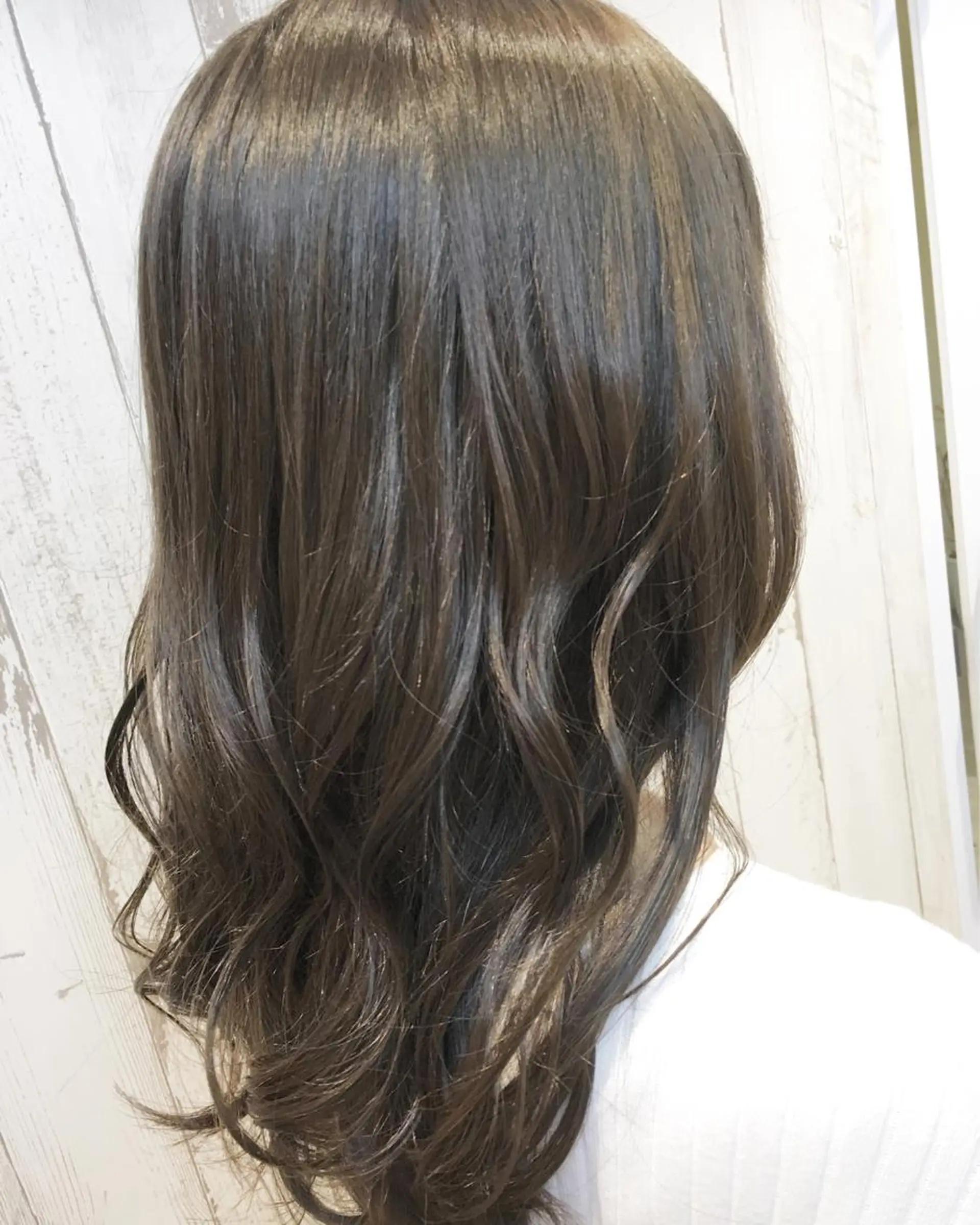セミロング カラー ブリーチ グレージュ イルミナカラー 松田 和樹のヘアスタイル