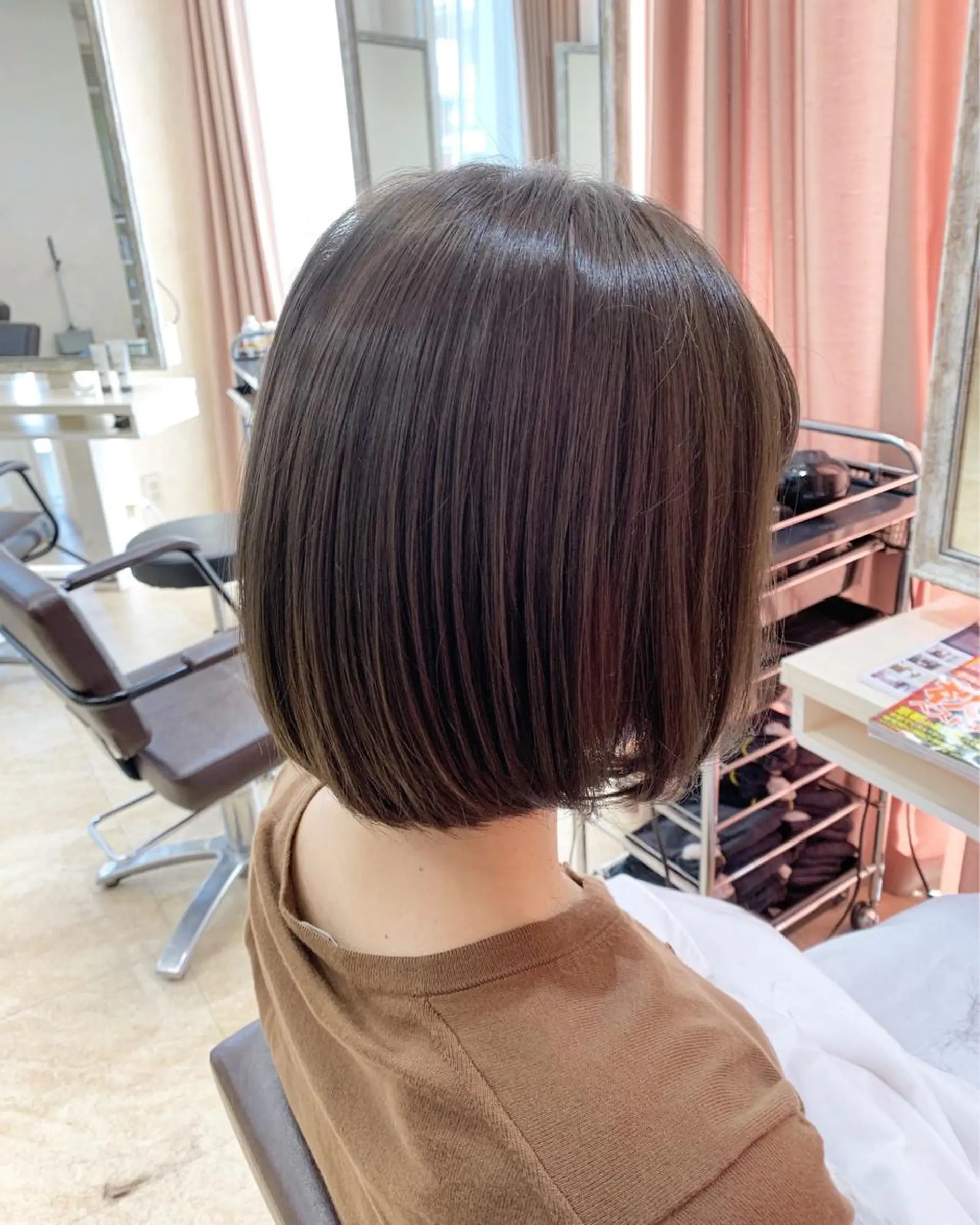 ショート カラー パーマ ヘアアレンジ メンズ キッズ ネイル マツエク・マツパ 結婚式・ブライダル 前下がりボブ メンズバレイヤージュ センターパート メンズハイライト 角床直哉 カラーカットNO 1のヘアスタイル