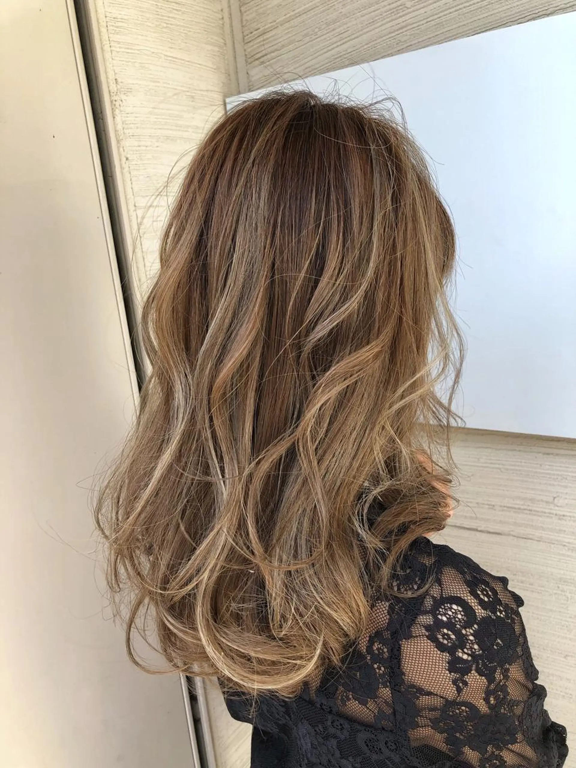 セミロング カラー ベージュカラー ハイライトカラー ハイトーンカラー ハイライト カット ヘアカラー トリートメント ✨髪質改善✨ 田西　基彦のヘアスタイル