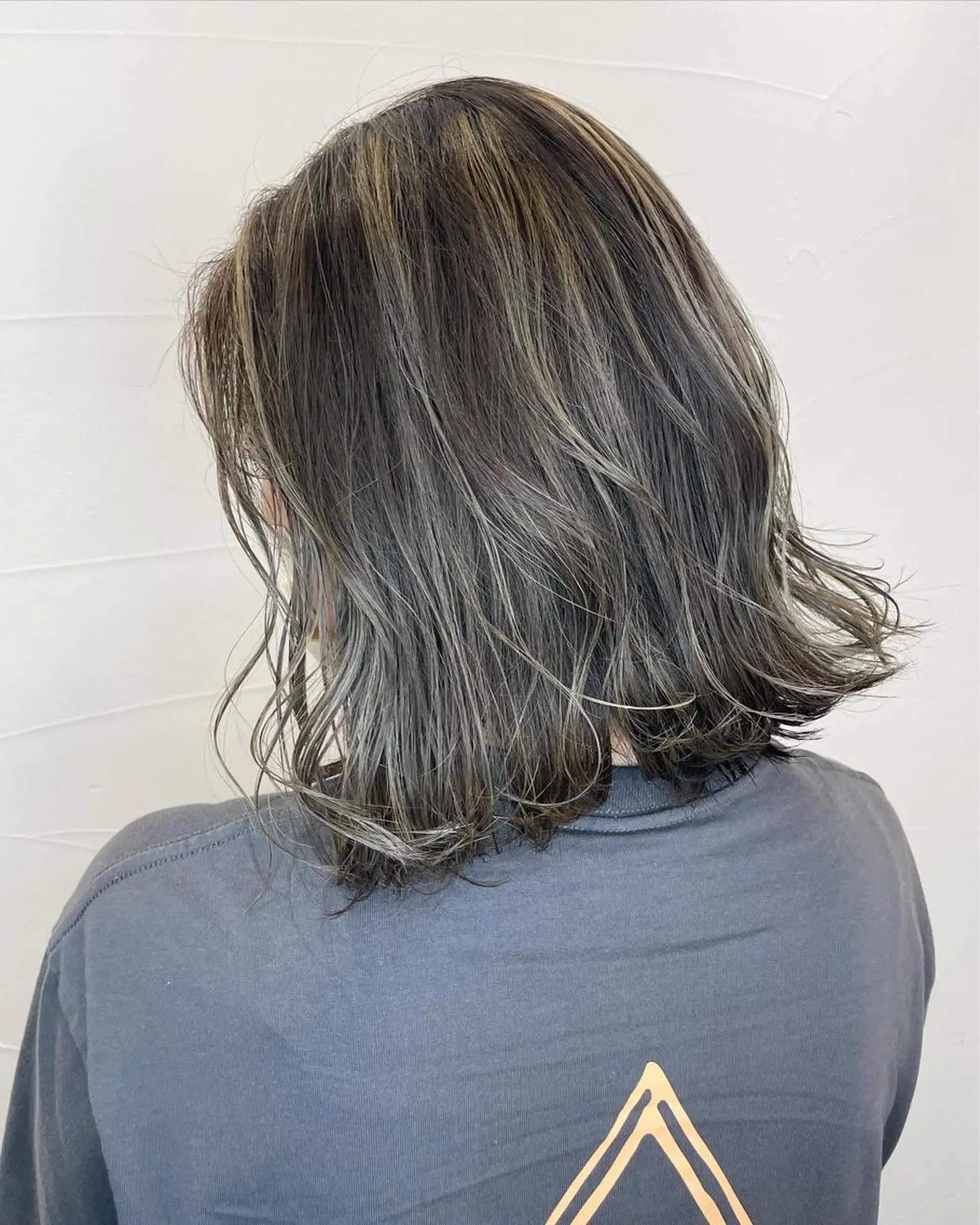 セミロング カラー ハイライトカラー シルバー ハイライト ヘアカラー トリートメント バレイヤージュカラー 特化美容師✨星皓太のヘアスタイル