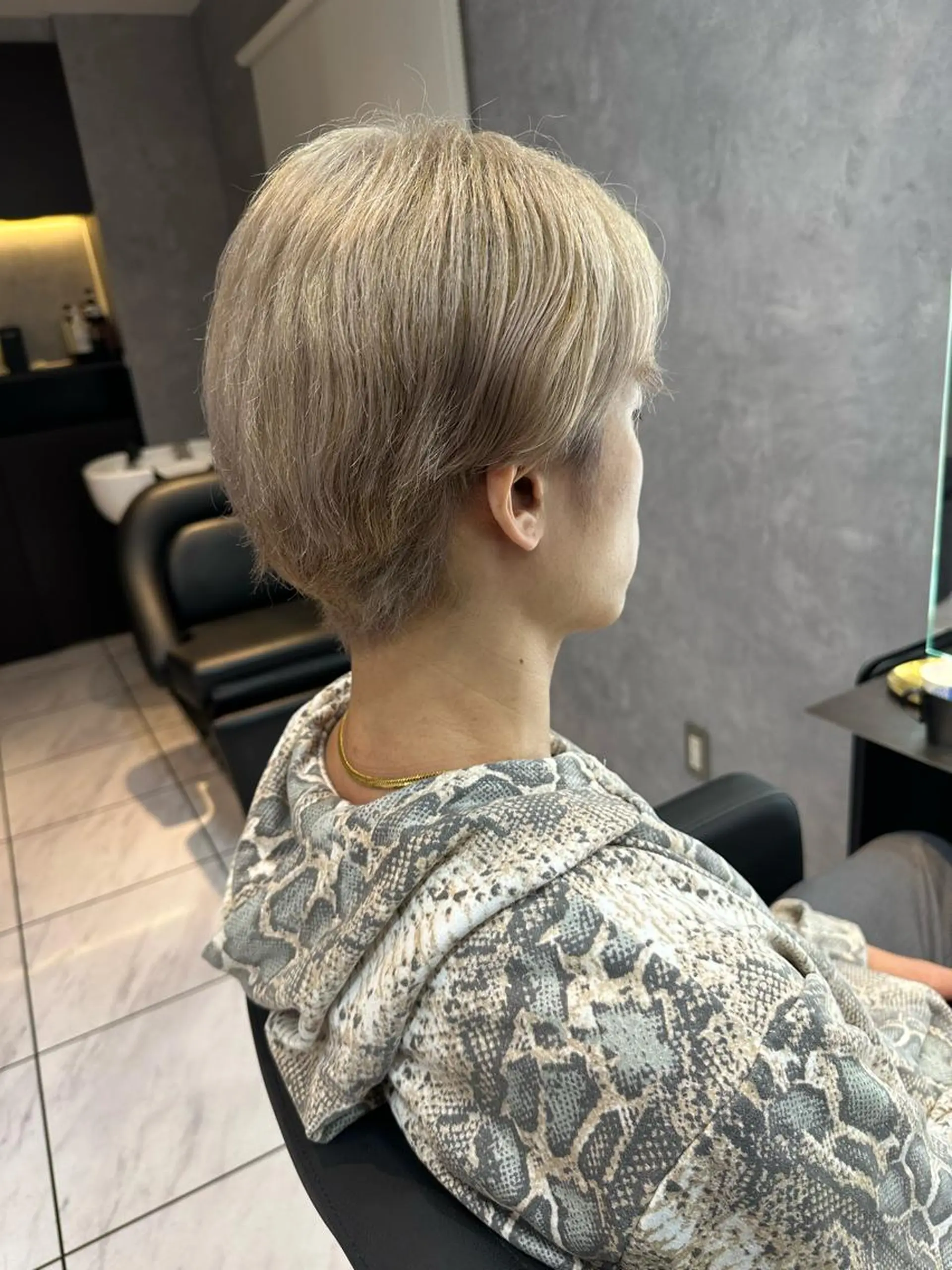 ショート カラー メンズ メンズハイライト メンズハイトーン メンズインナーカラー ベージュカラー デザインカラー ヘアカラー 透明感/ブリーチ縮毛 /髪質改善/星野純一のヘアスタイル