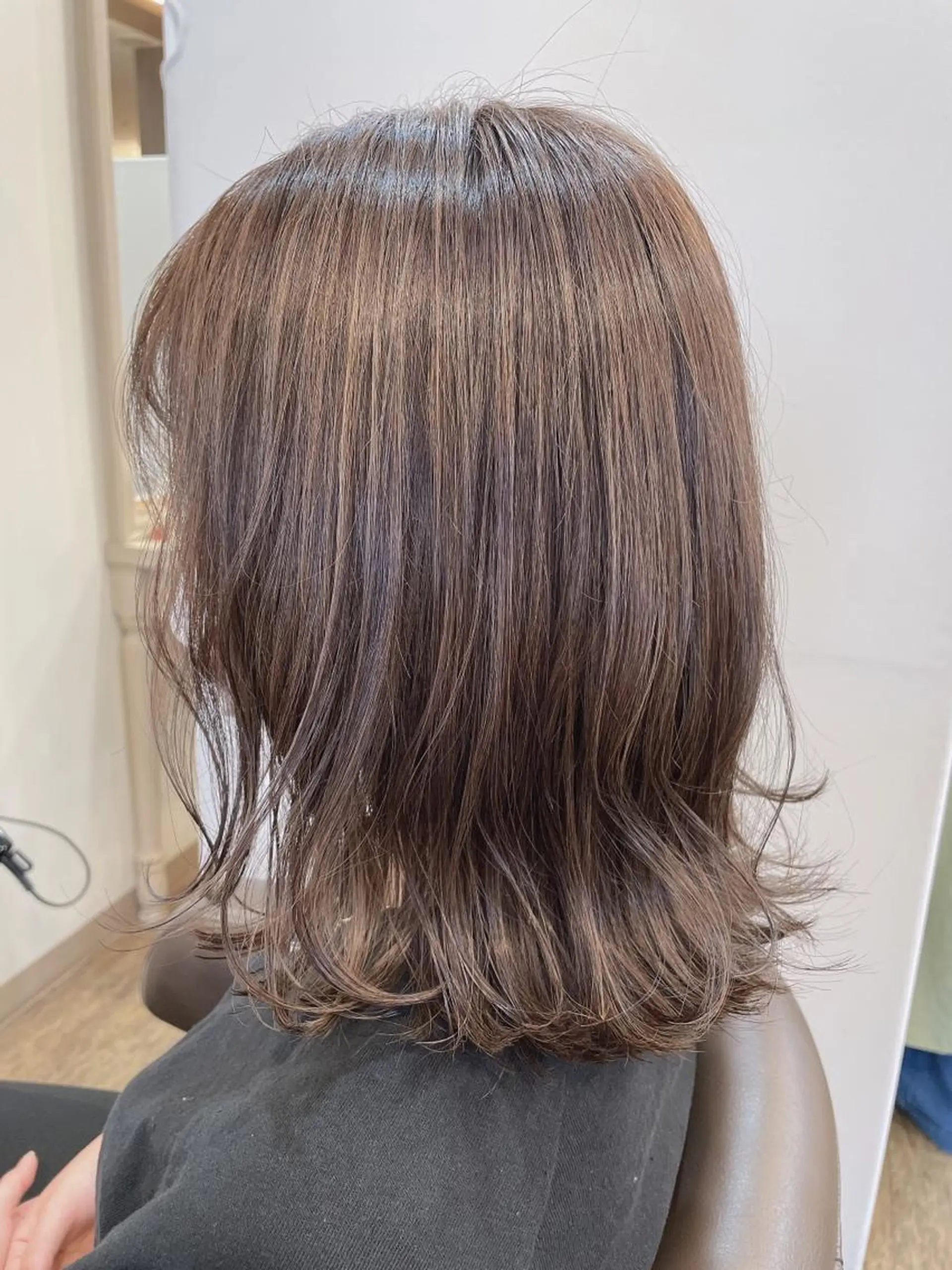 ミディアム カラー グレージュ ハイライトカラー ハイライト ヘアカラー 尚平 髪質改善 大人のデザインカラーのその他イメージ