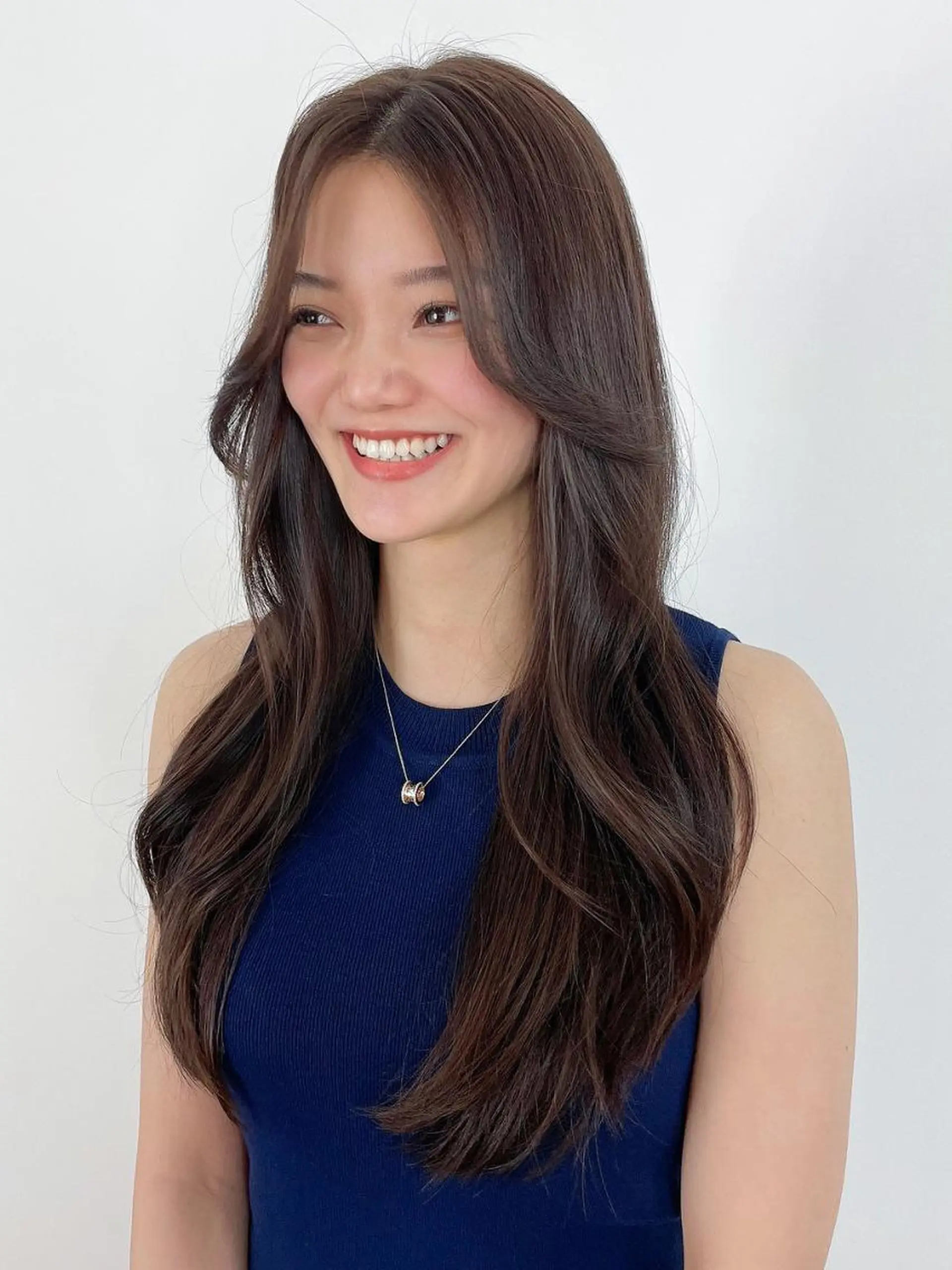 セミロング カラー レイヤーカット ITby ALBUM 北千住店のヘアスタイル