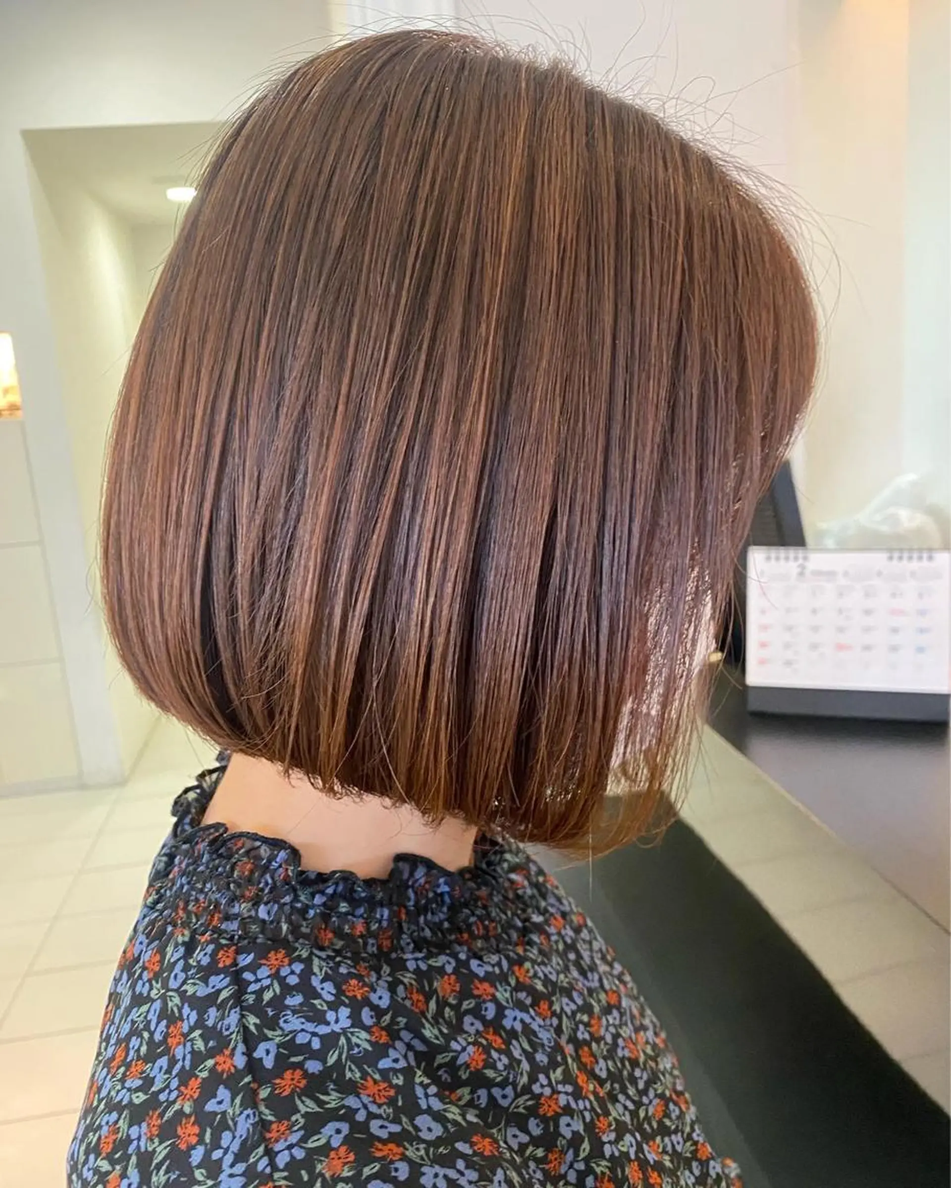ミディアム ボブ カット ヘアカラー トリートメント 佃 知南のヘアスタイル