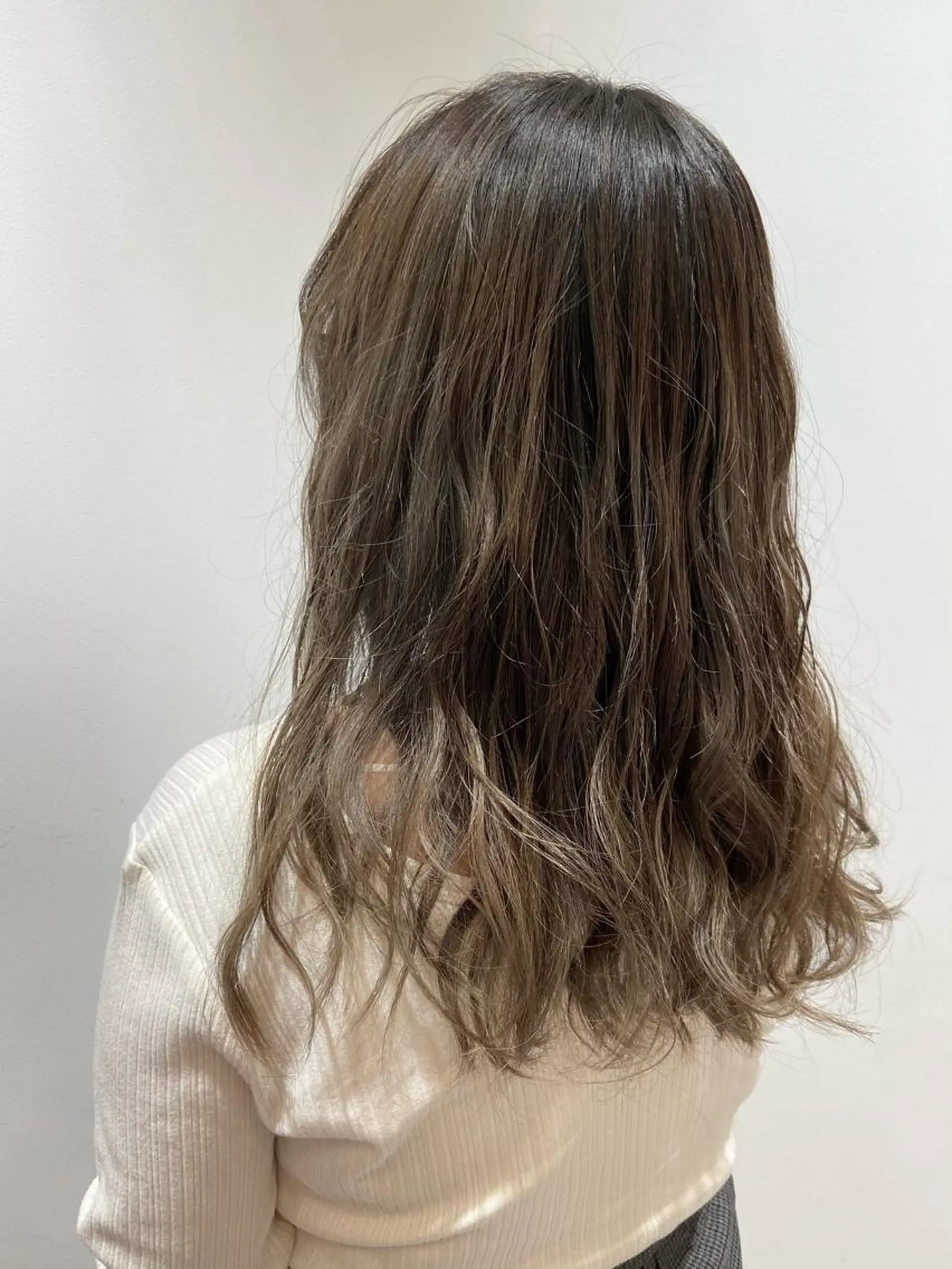 セミロング カラー ヘアカラー 🐺ウルフ/レイヤー 似合わせ‎🤍沙羅のヘアスタイル