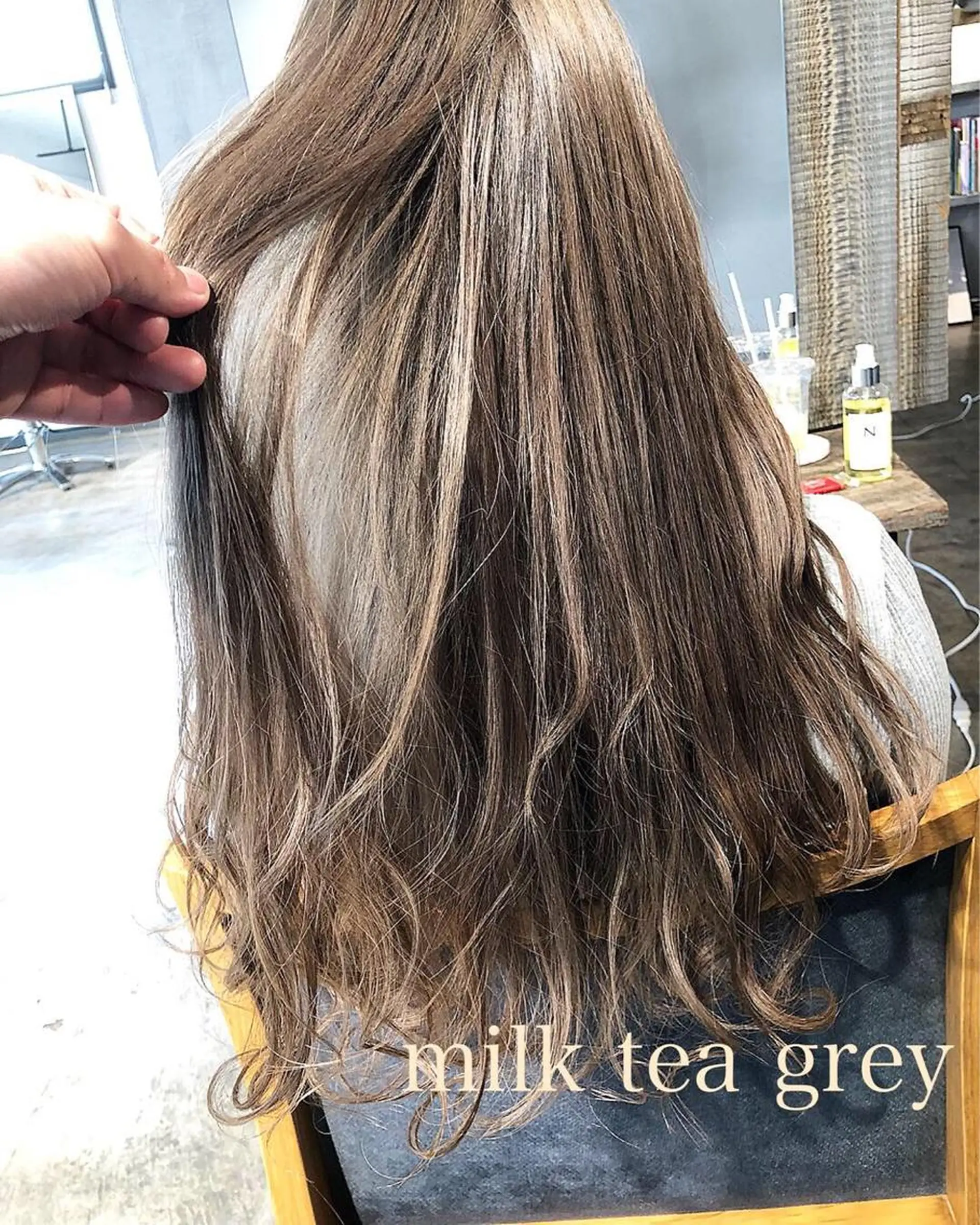 ロング カラー ハイトーン/レイヤー /ケアブリーチ石川治のヘアスタイル