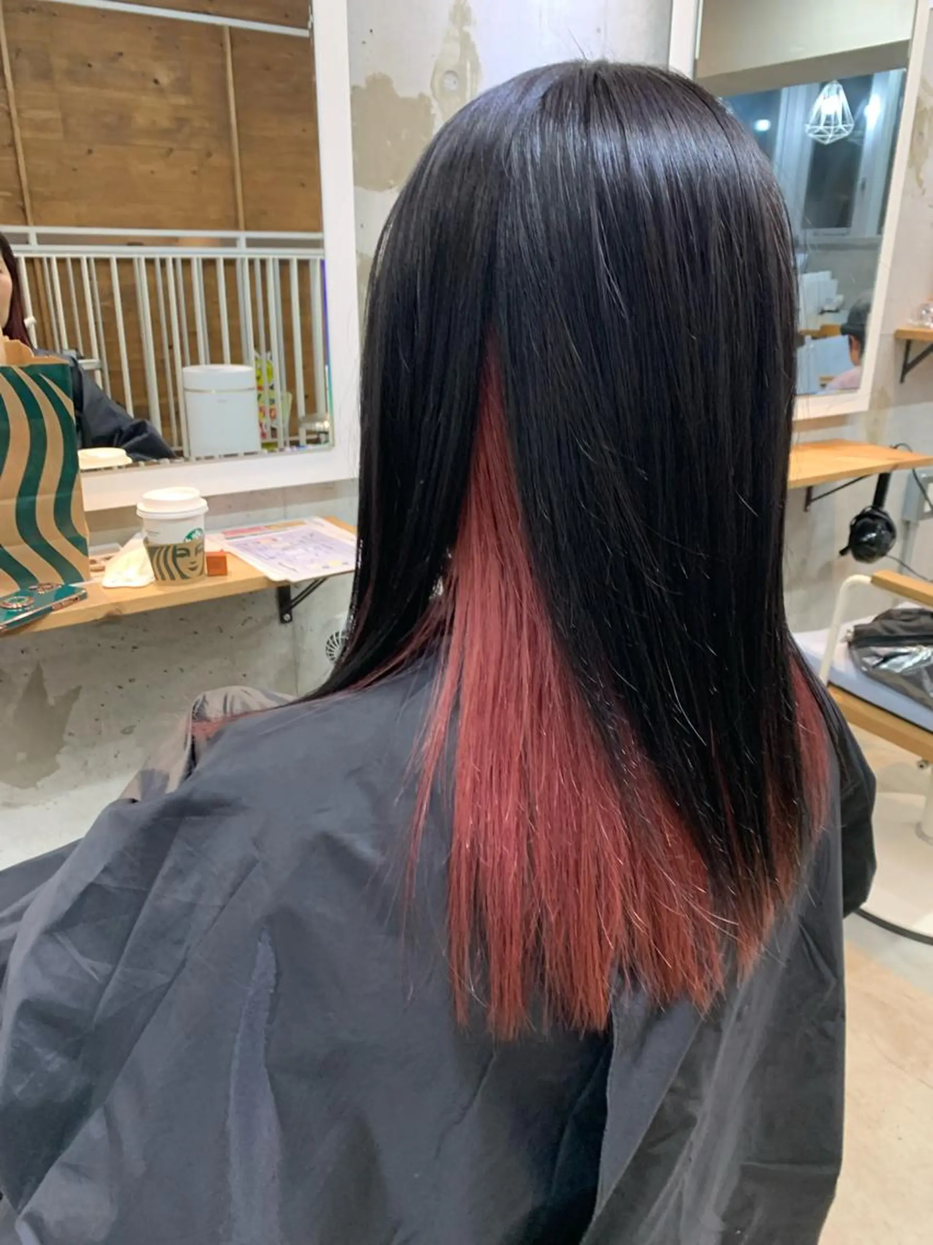 セミロング カラー ダブルカラー インナーカラー ピンクカラー ヘアカラー B.sun所属・鈴木 りなのヘアスタイル