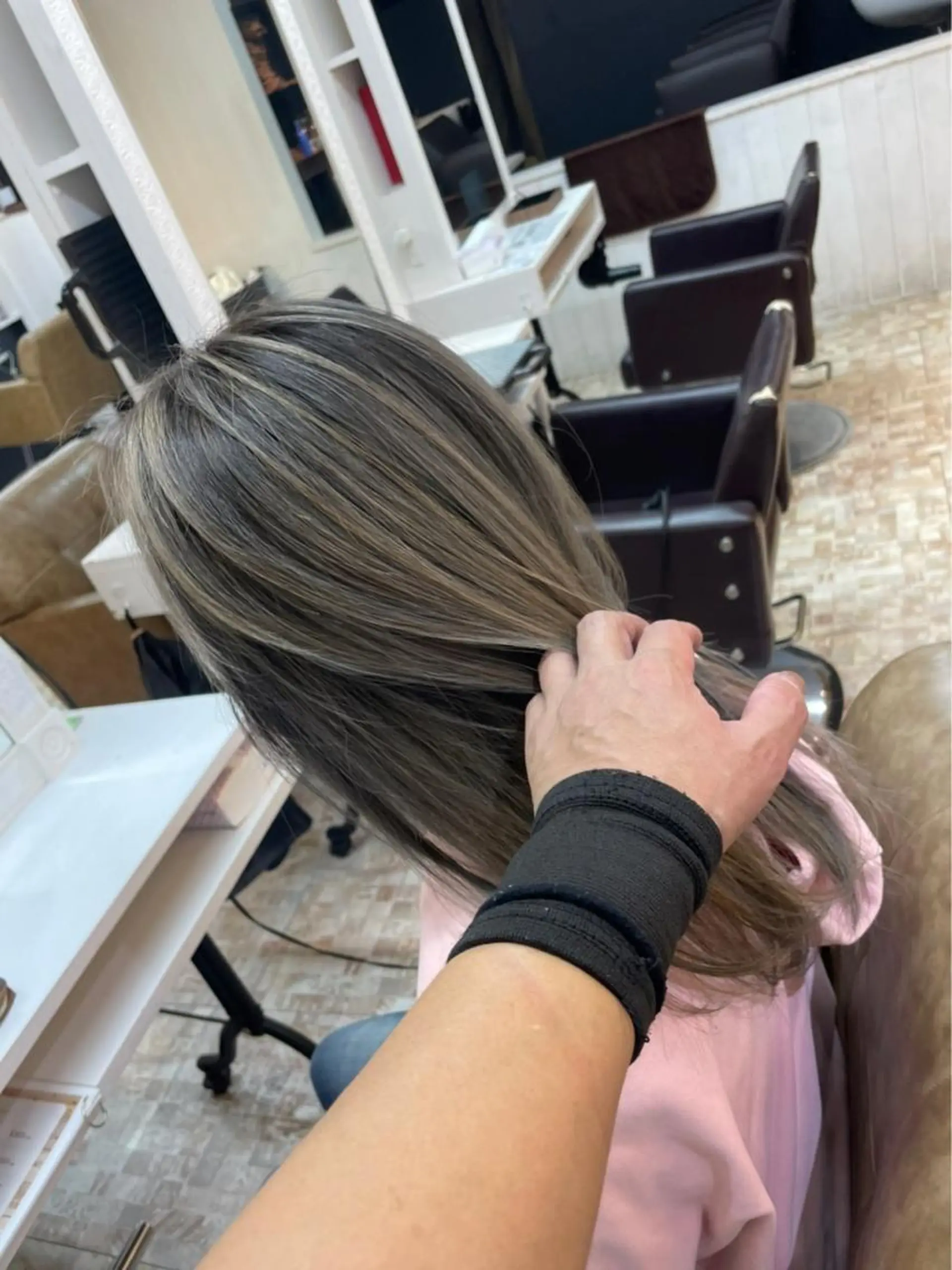 セミロング カラー バレイヤージュ ハイライトカラー ハイライト レイヤーカット メテオ取扱✨美髪 矯正✨HiroNYのヘアスタイル